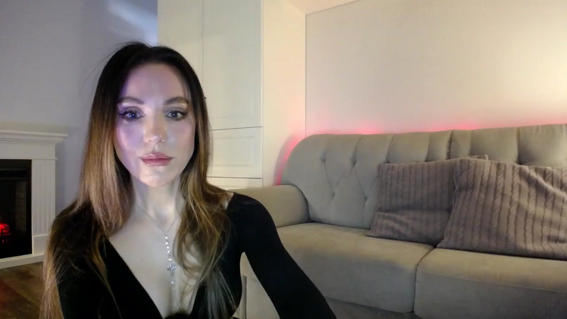Gallery image thumbnail from Elysewine's myfreecams stream on, 02/25/2024, 07:12 image 18 of 20