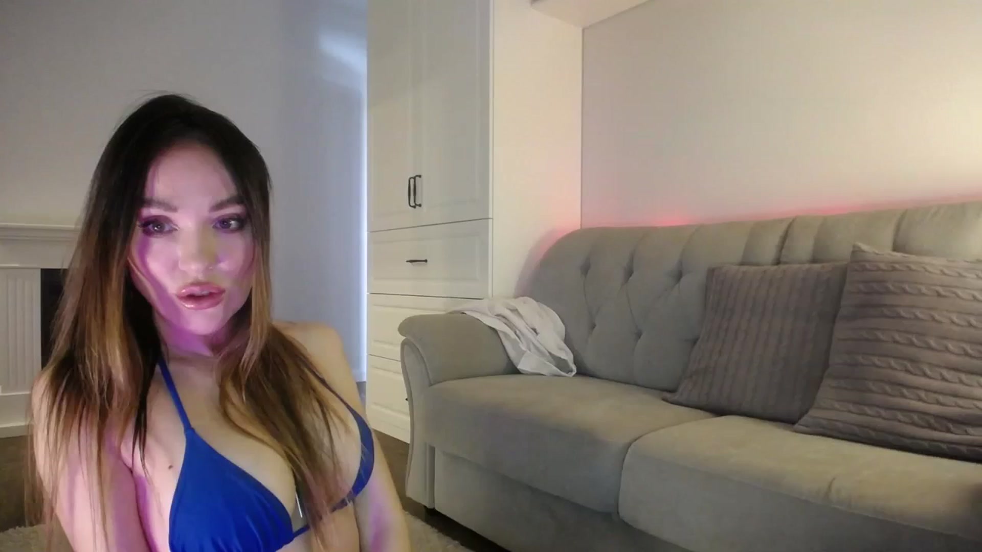 Gallery image thumbnail from Elysewine's myfreecams stream on, 03/02/2024, 06:18 image 1 of 20