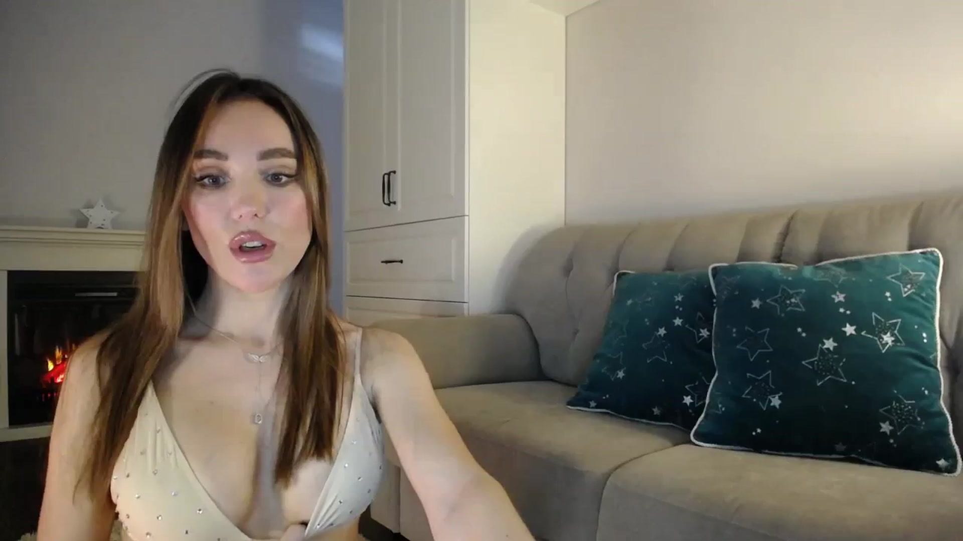 Gallery image thumbnail from Elysewine's myfreecams stream on, 03/09/2024, 06:06 image 6 of 20
