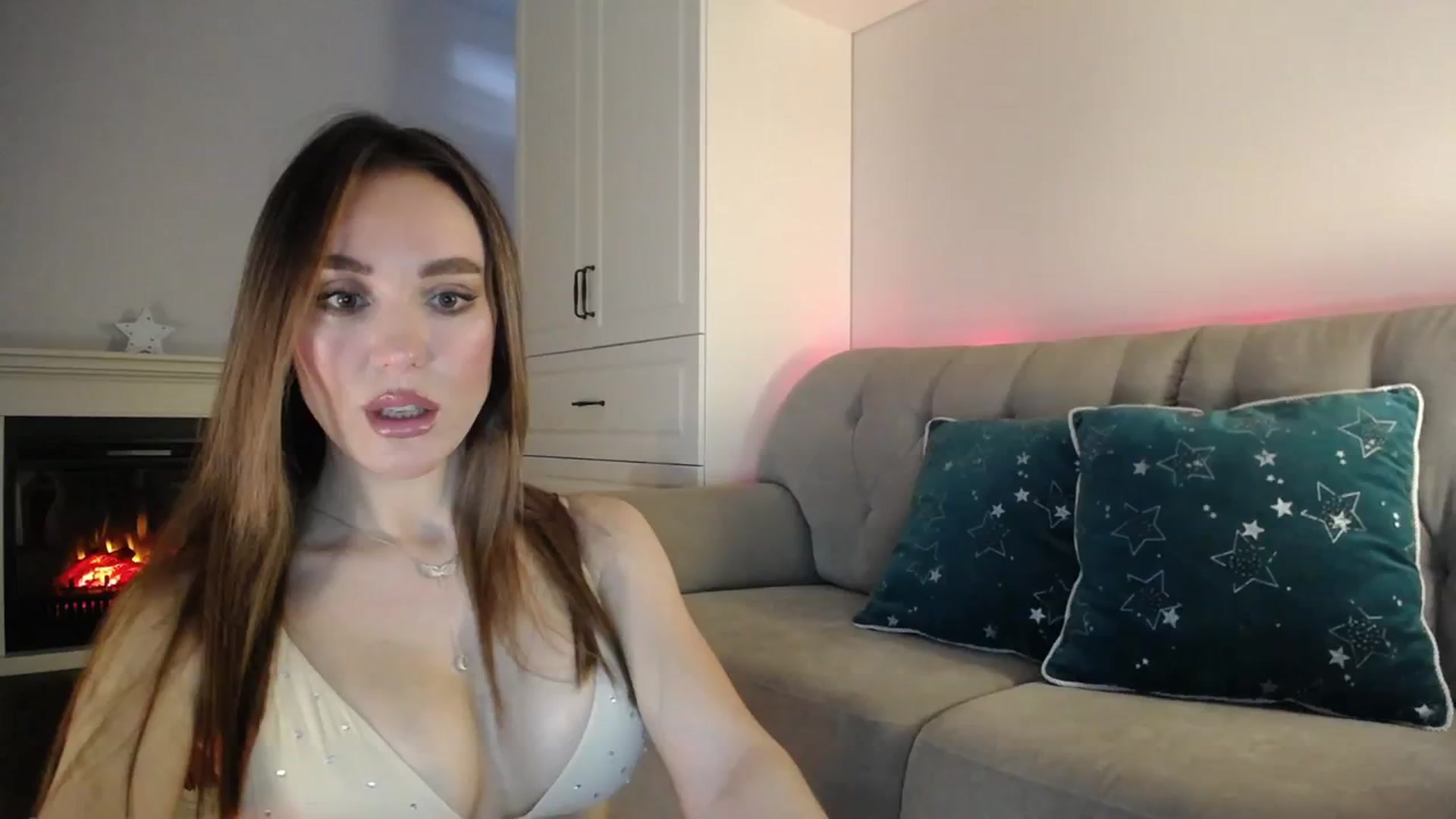 Gallery image thumbnail from Elysewine's myfreecams stream on, 03/09/2024, 06:06 image 9 of 20