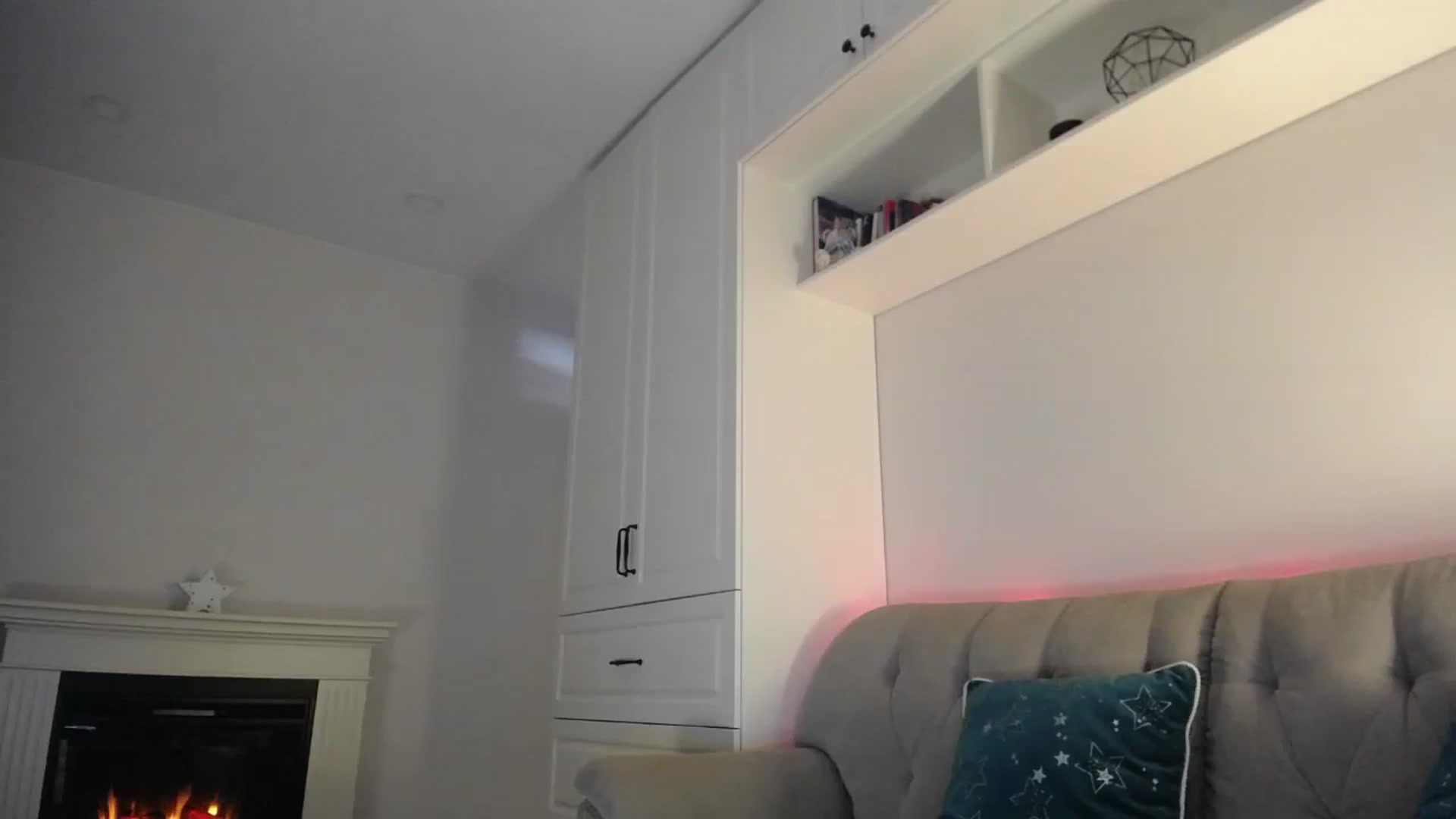 Gallery image thumbnail from Elysewine's myfreecams stream on, 03/09/2024, 07:18 image 14 of 20