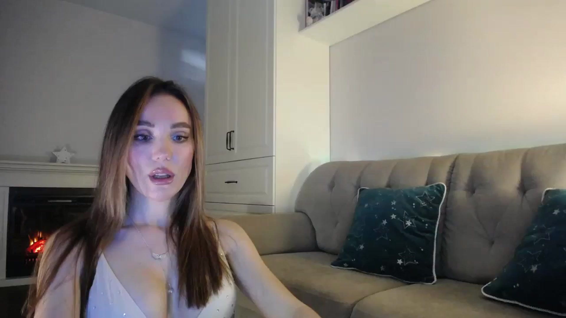 Gallery image thumbnail from Elysewine's myfreecams stream on, 03/09/2024, 07:18 image 1 of 20