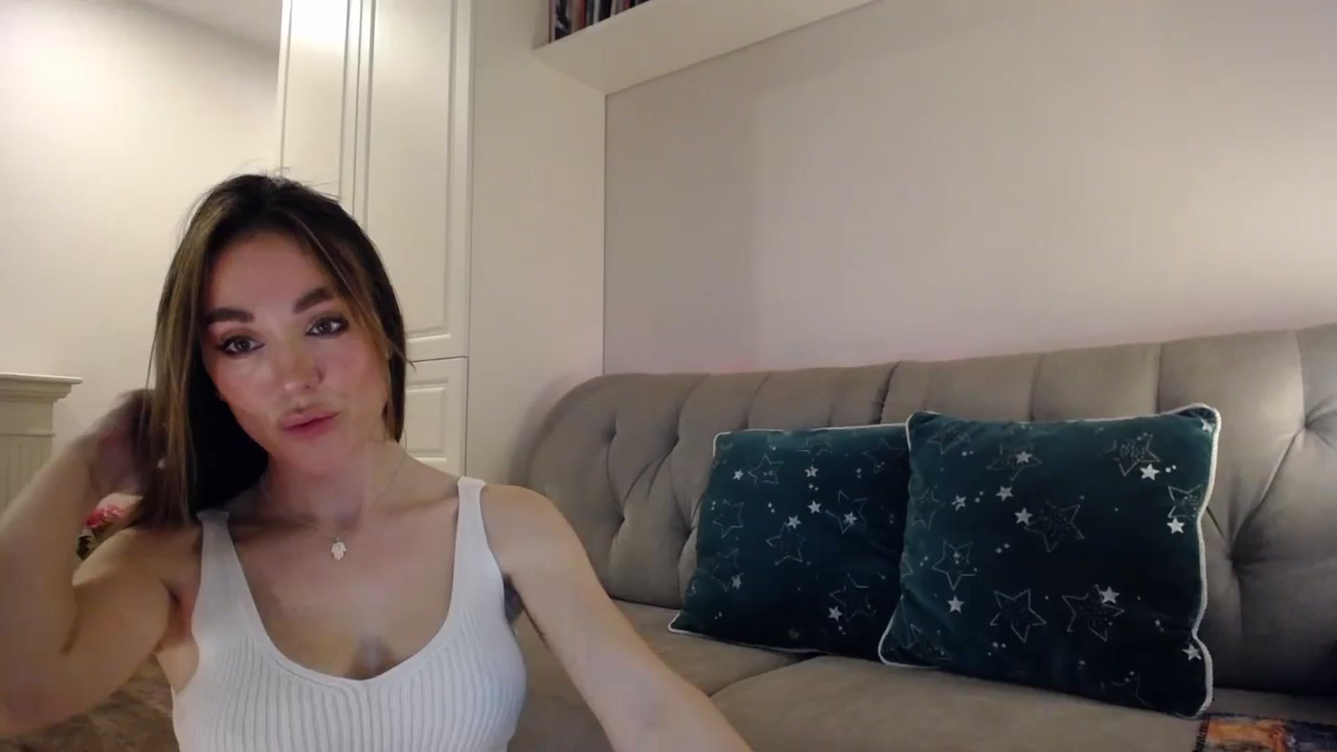 Gallery image thumbnail from Elysewine's myfreecams stream on, 04/14/2024, 05:44 image 1 of 20