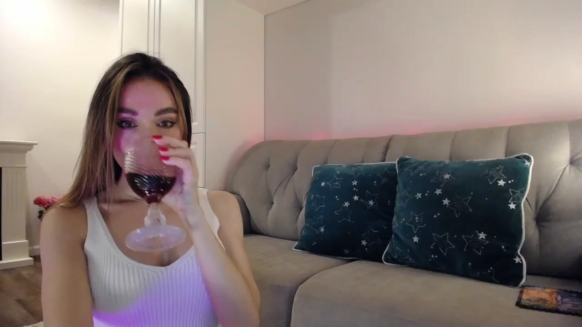 Gallery image thumbnail from Elysewine's myfreecams stream on, 04/14/2024, 05:44 image 2 of 20