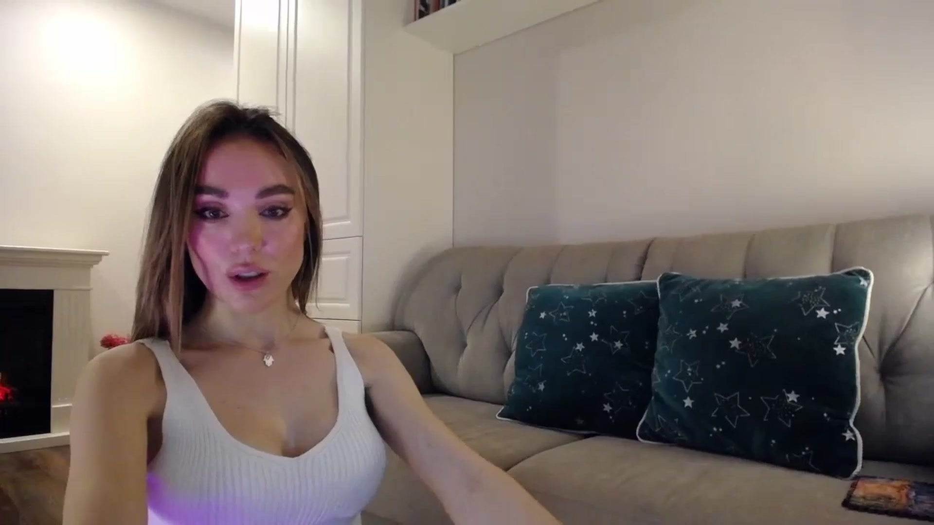 Gallery image thumbnail from Elysewine's myfreecams stream on, 04/14/2024, 05:44 image 10 of 20