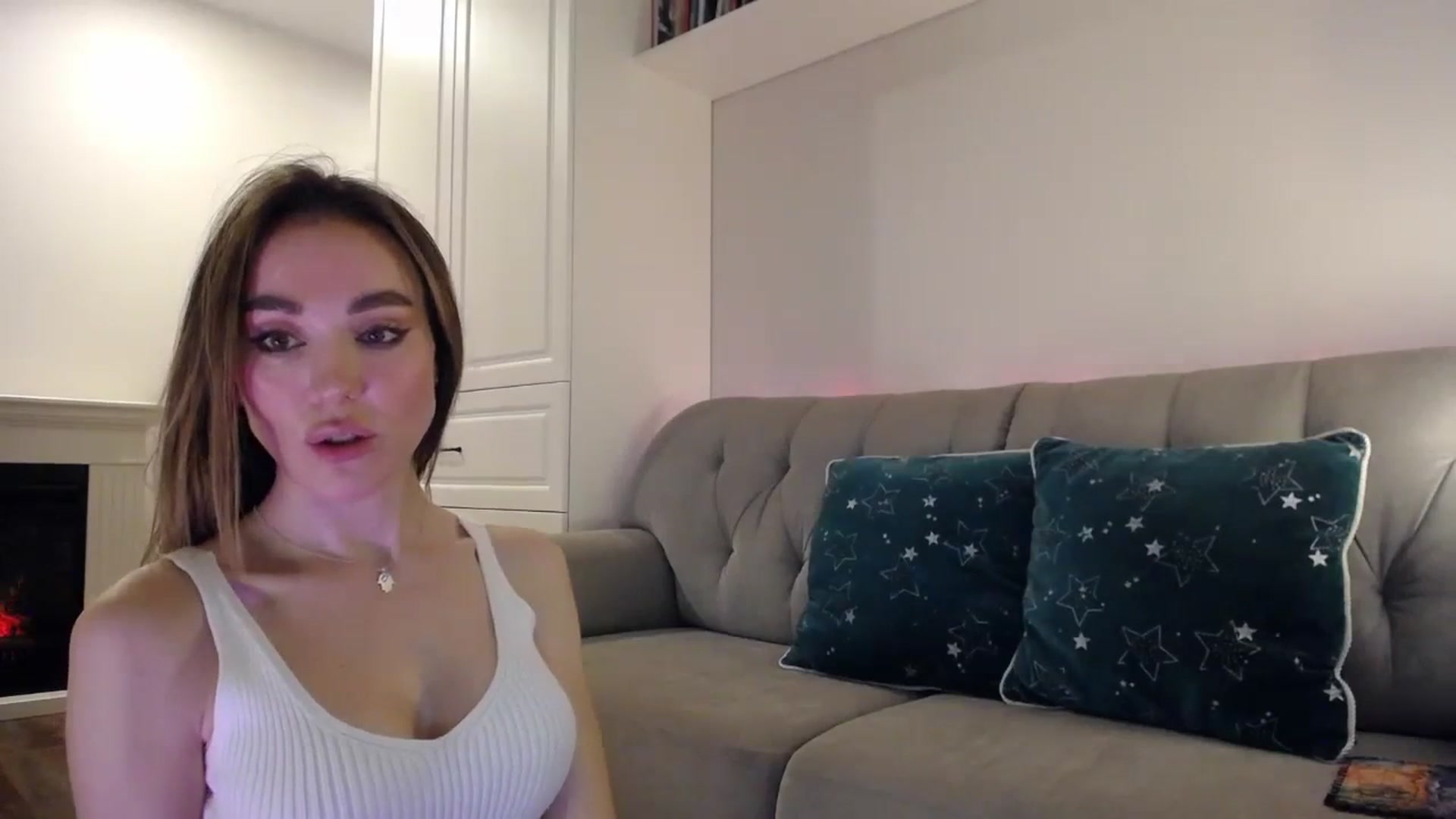 Gallery image thumbnail from Elysewine's myfreecams stream on, 04/14/2024, 05:44 image 9 of 20