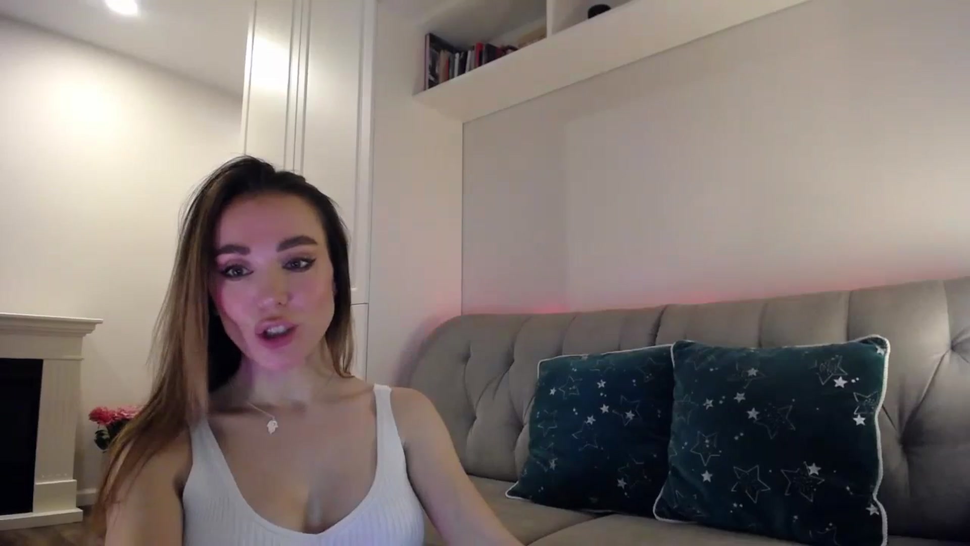 Gallery image thumbnail from Elysewine's myfreecams stream on, 04/14/2024, 05:44 image 15 of 20