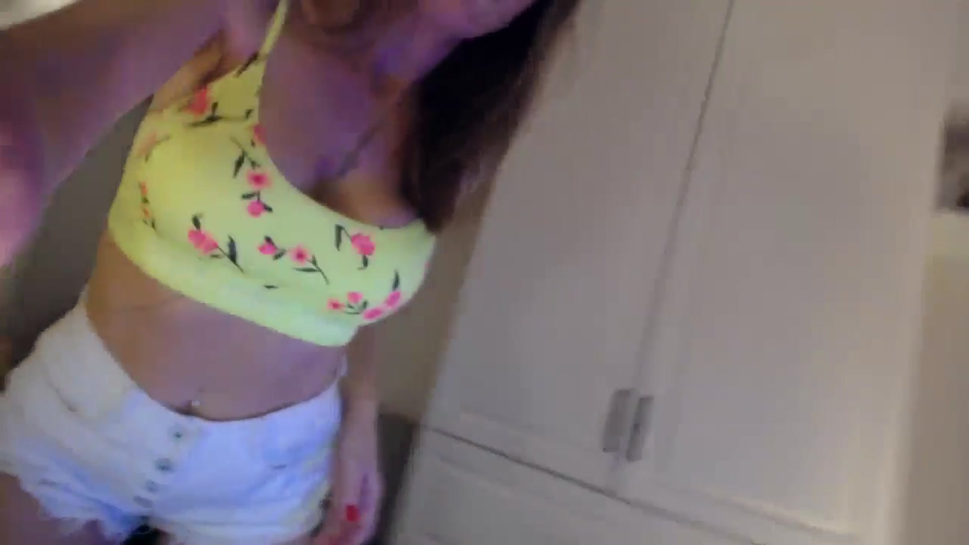 Gallery image thumbnail from Elysewine's myfreecams stream on, 04/20/2024, 06:02 image 5 of 20