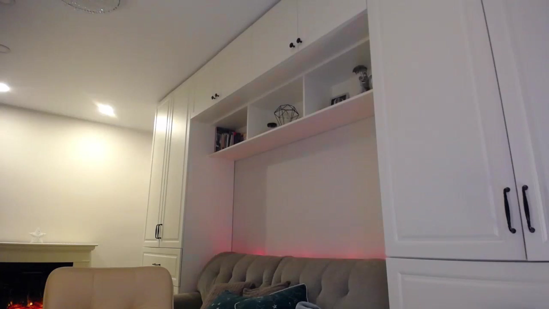 Gallery image thumbnail from Elysewine's myfreecams stream on, 04/20/2024, 06:02 image 7 of 20