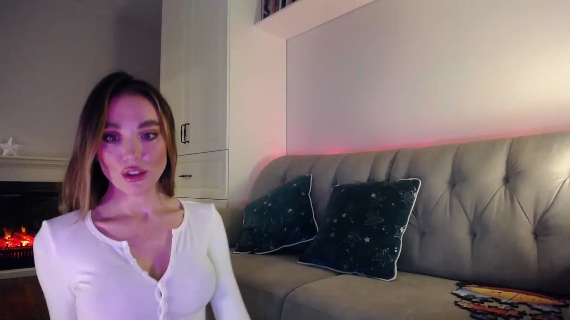 Gallery image thumbnail from Elysewine's myfreecams stream on, 04/25/2024, 15:01 image 6 of 20