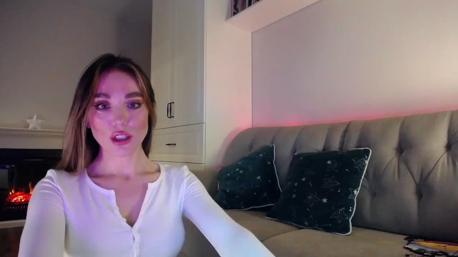 Gallery image thumbnail from Elysewine's myfreecams stream on, 04/25/2024, 15:01 image 19 of 20