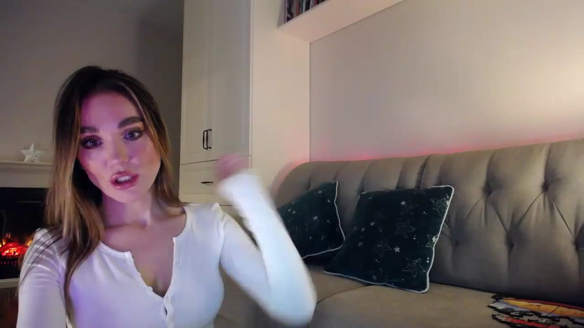 Gallery image thumbnail from Elysewine's myfreecams stream on, 04/25/2024, 15:01 image 4 of 20