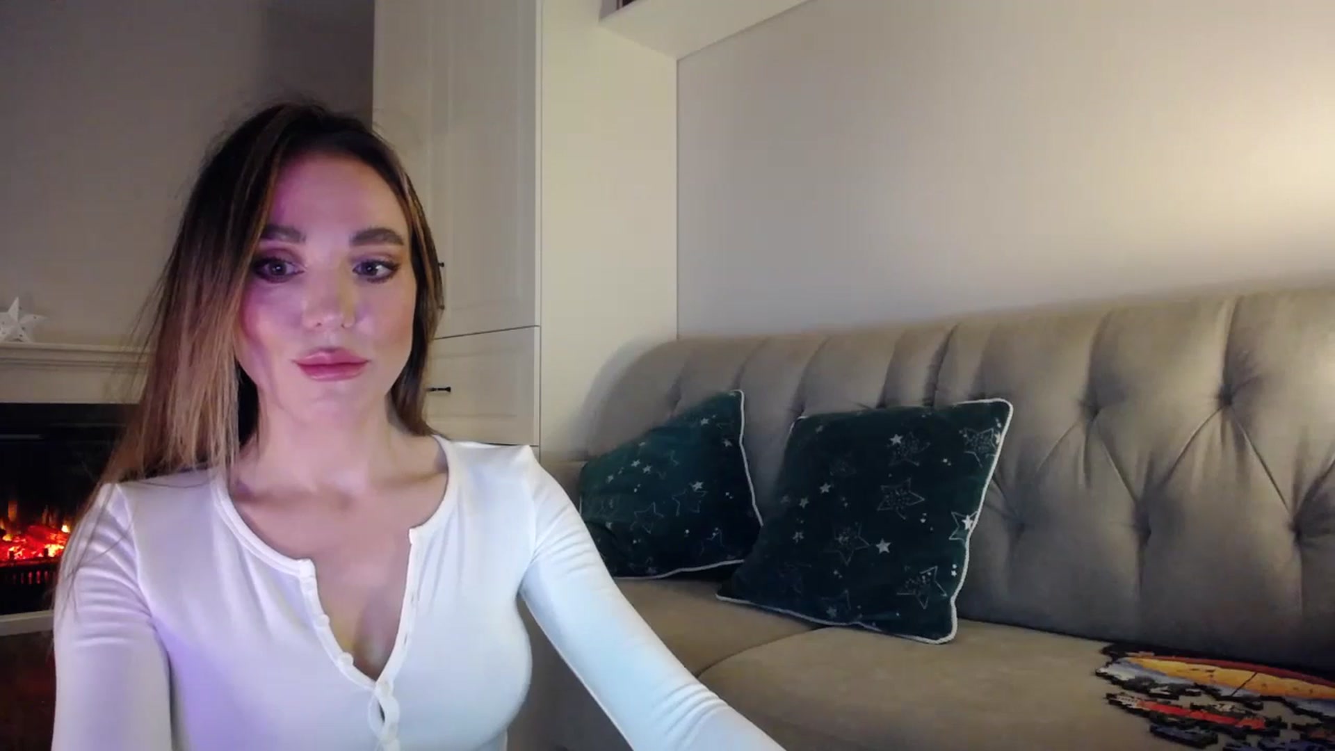 Gallery image thumbnail from Elysewine's myfreecams stream on, 04/25/2024, 15:01 image 14 of 20