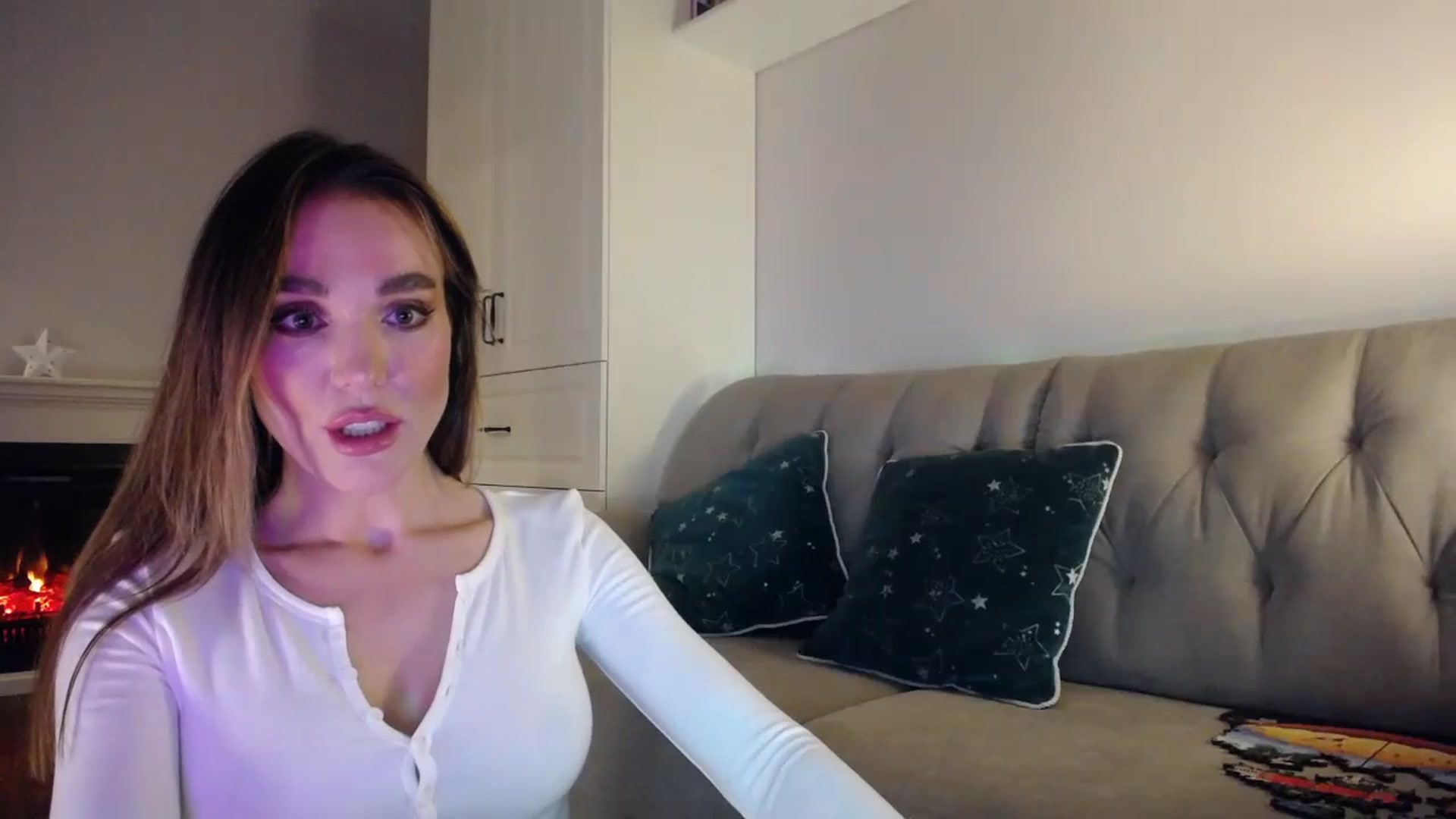 Gallery image thumbnail from Elysewine's myfreecams stream on, 04/25/2024, 15:01 image 11 of 20