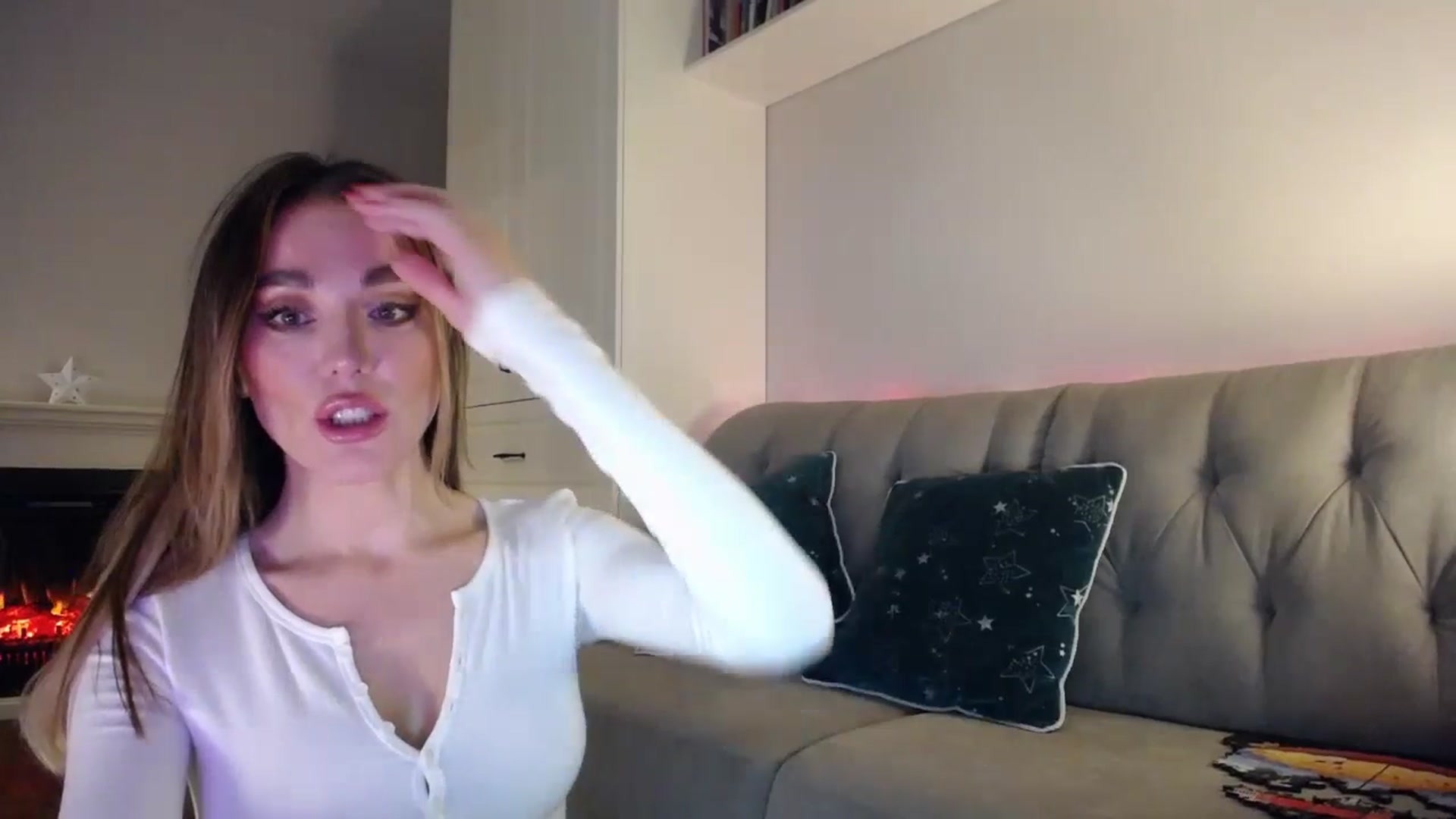 Gallery image thumbnail from Elysewine's myfreecams stream on, 04/25/2024, 15:01 image 3 of 20