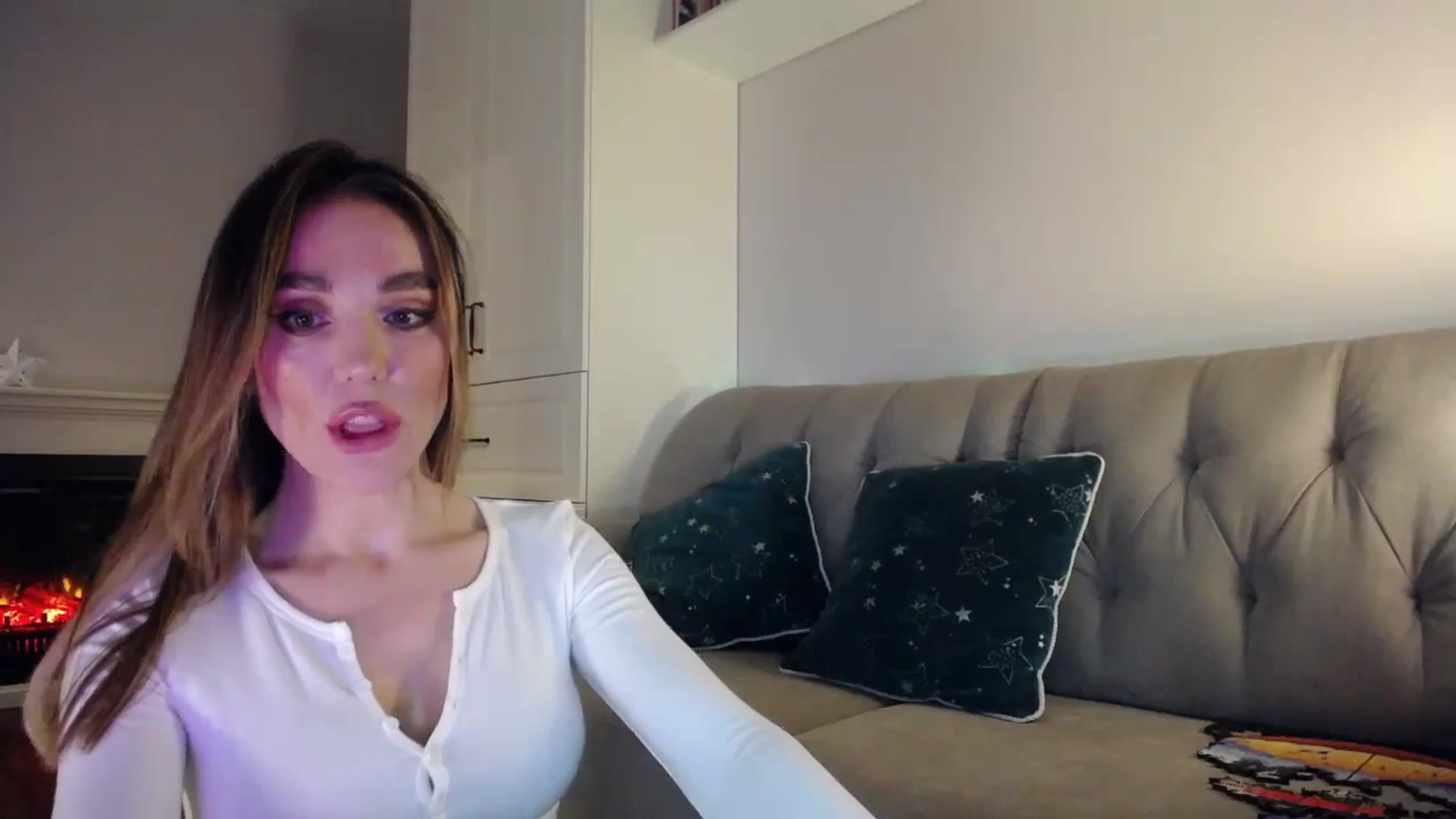 Gallery image thumbnail from Elysewine's myfreecams stream on, 04/25/2024, 15:01 image 15 of 20