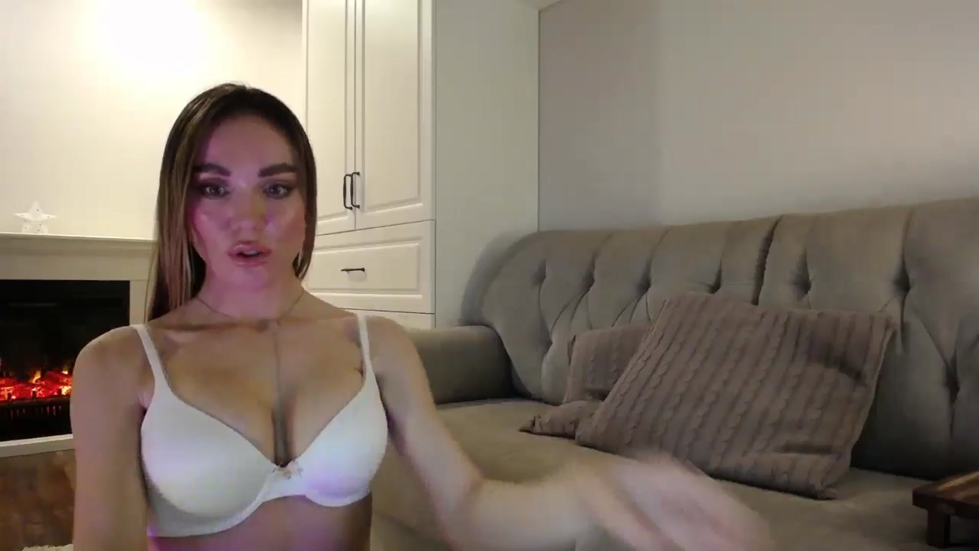 Gallery image thumbnail from Elysewine's myfreecams stream on, 05/25/2024, 06:02 image 17 of 20