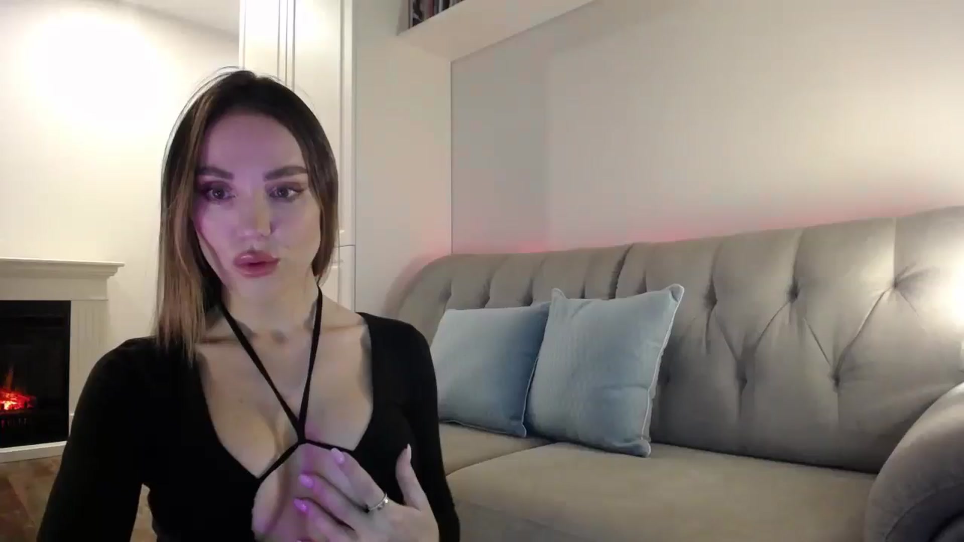 Gallery image thumbnail from Elysewine's myfreecams stream on, 06/01/2024, 05:30 image 3 of 20