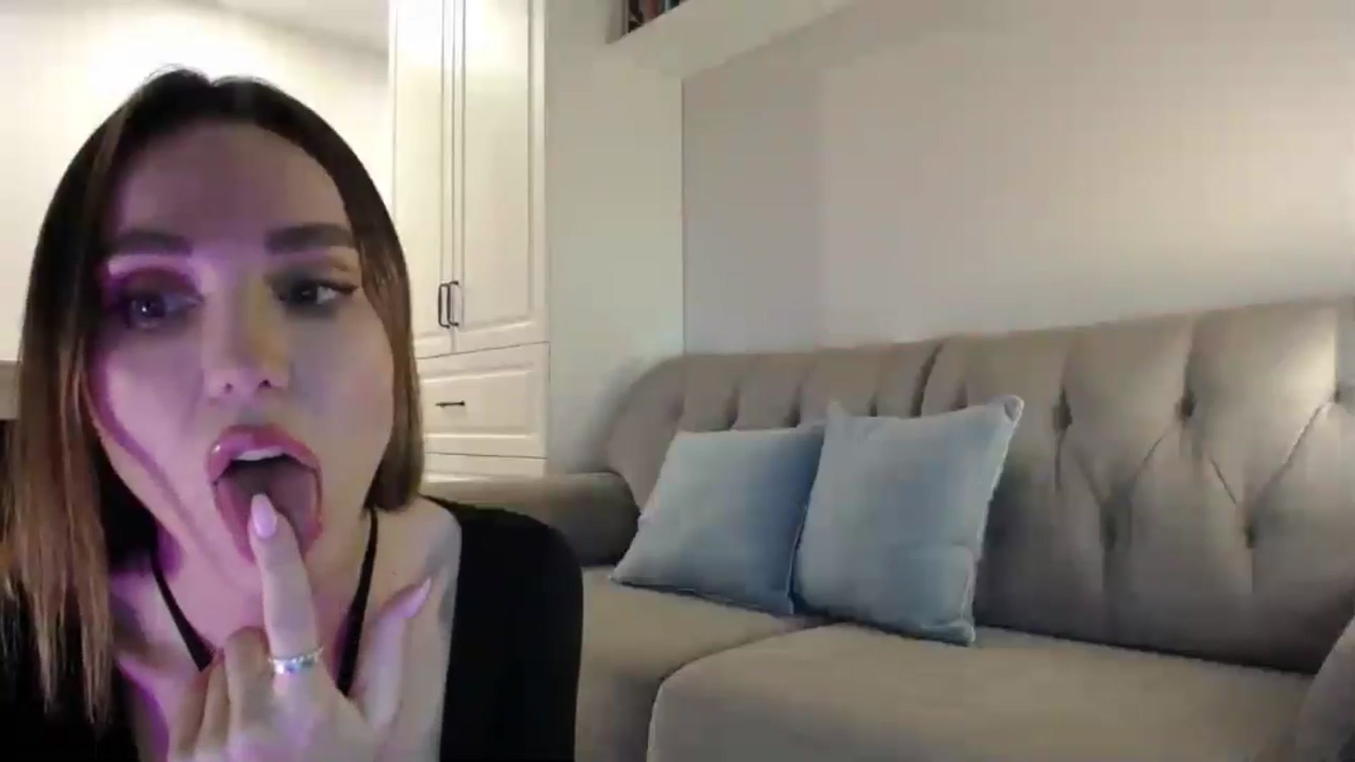 Gallery image thumbnail from Elysewine's myfreecams stream on, 06/01/2024, 05:30 image 10 of 20