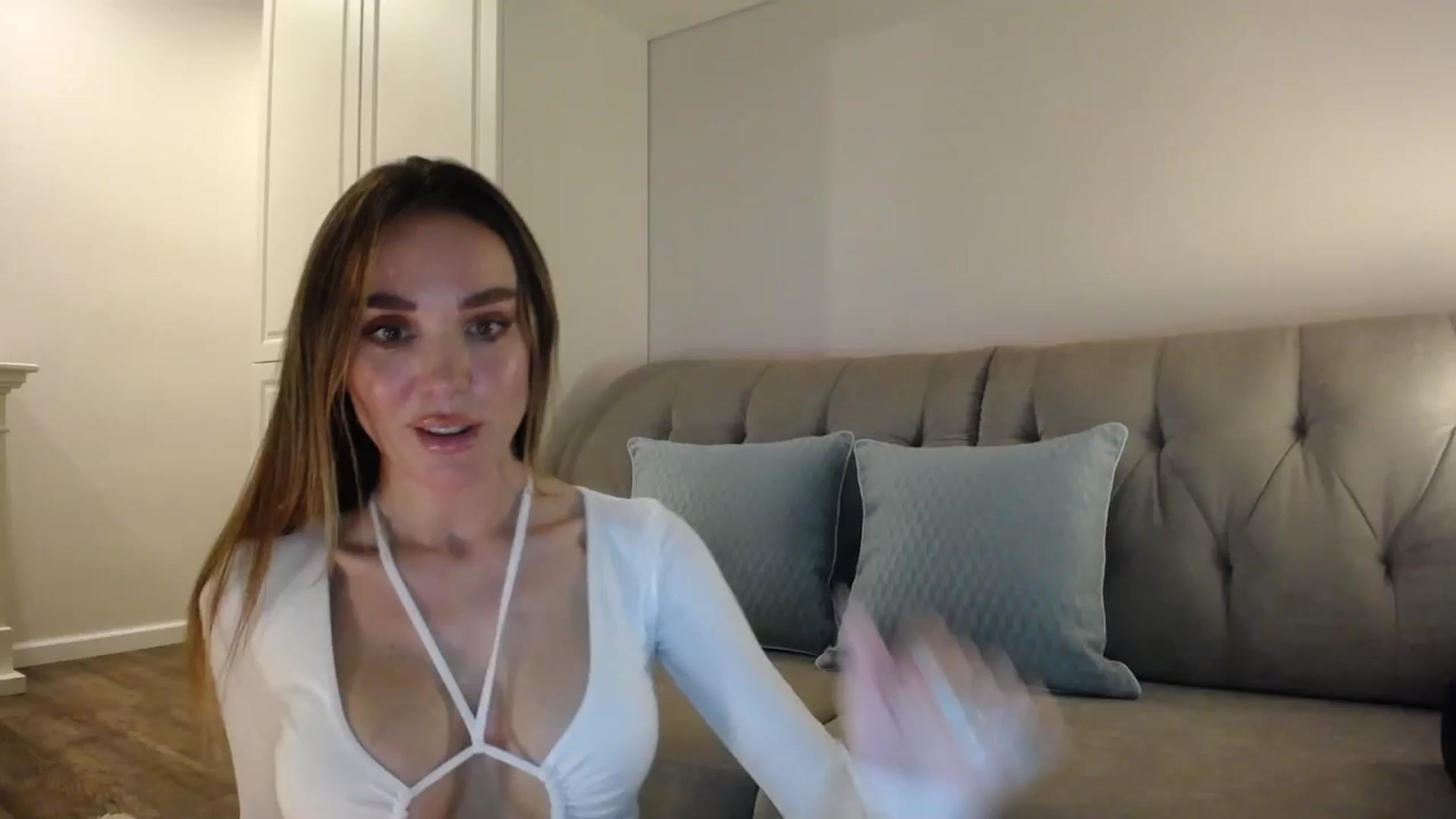 Gallery image thumbnail from Elysewine's myfreecams stream on, 07/06/2024, 04:43 image 1 of 20