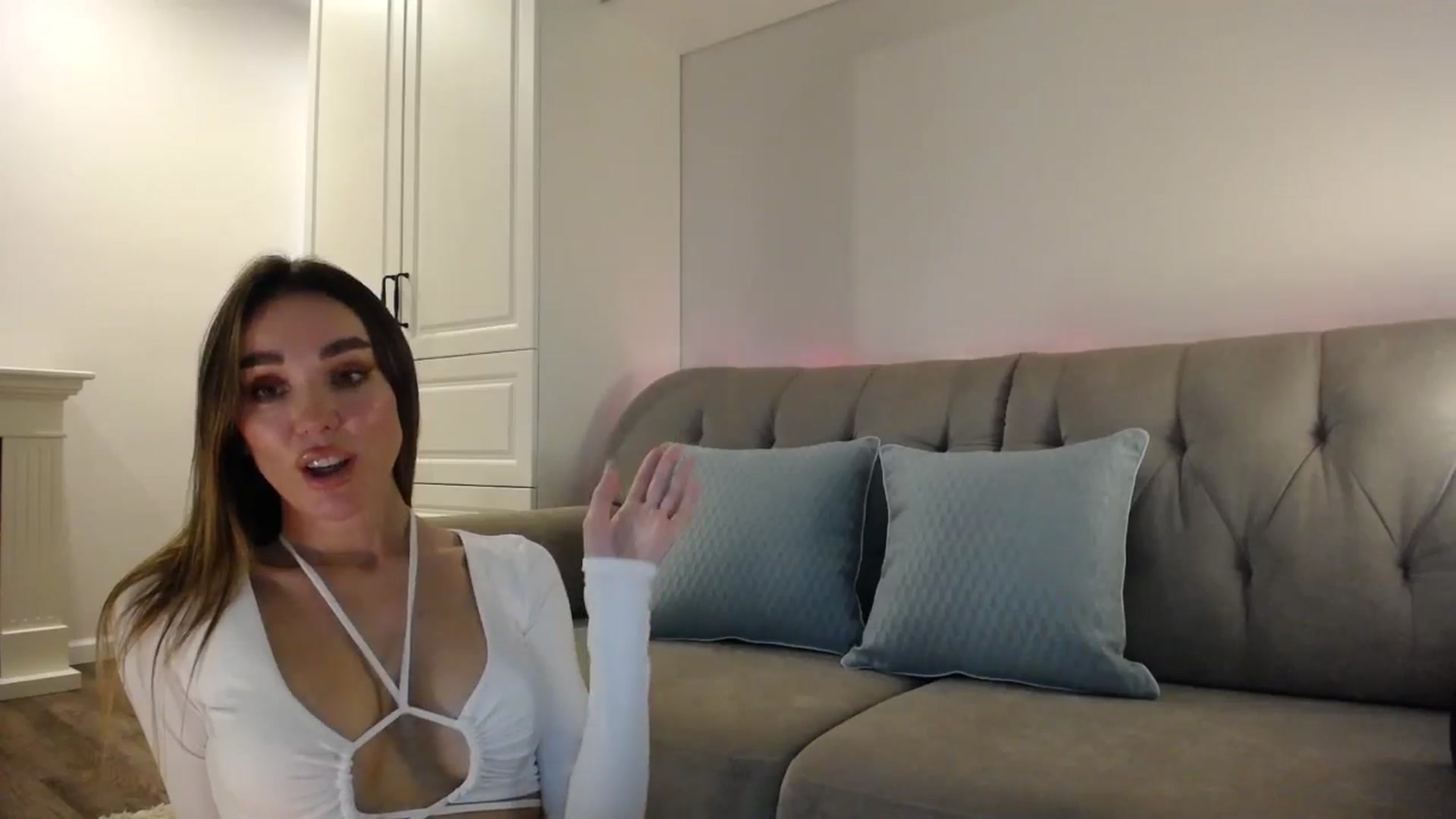 Gallery image thumbnail from Elysewine's myfreecams stream on, 07/06/2024, 04:43 image 15 of 20