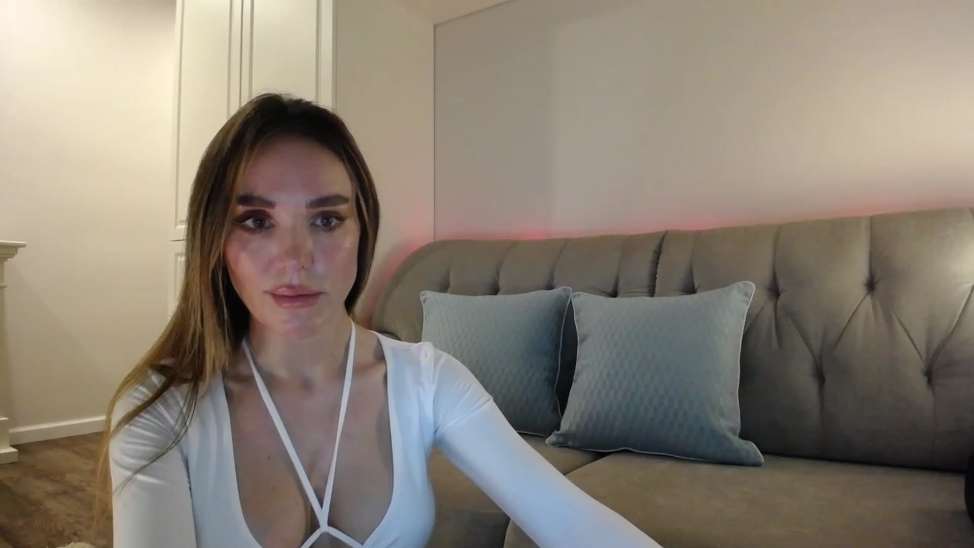 Gallery image thumbnail from Elysewine's myfreecams stream on, 07/06/2024, 04:43 image 4 of 20