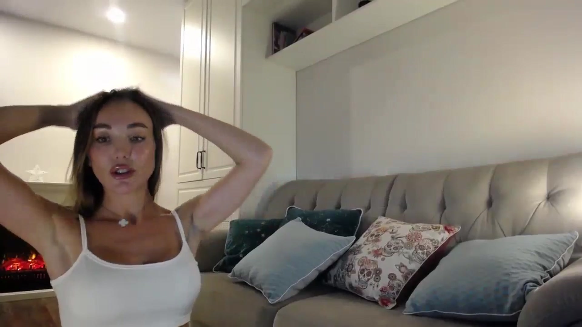 Gallery image thumbnail from Elysewine's myfreecams stream on, 08/17/2024, 05:47 image 19 of 20