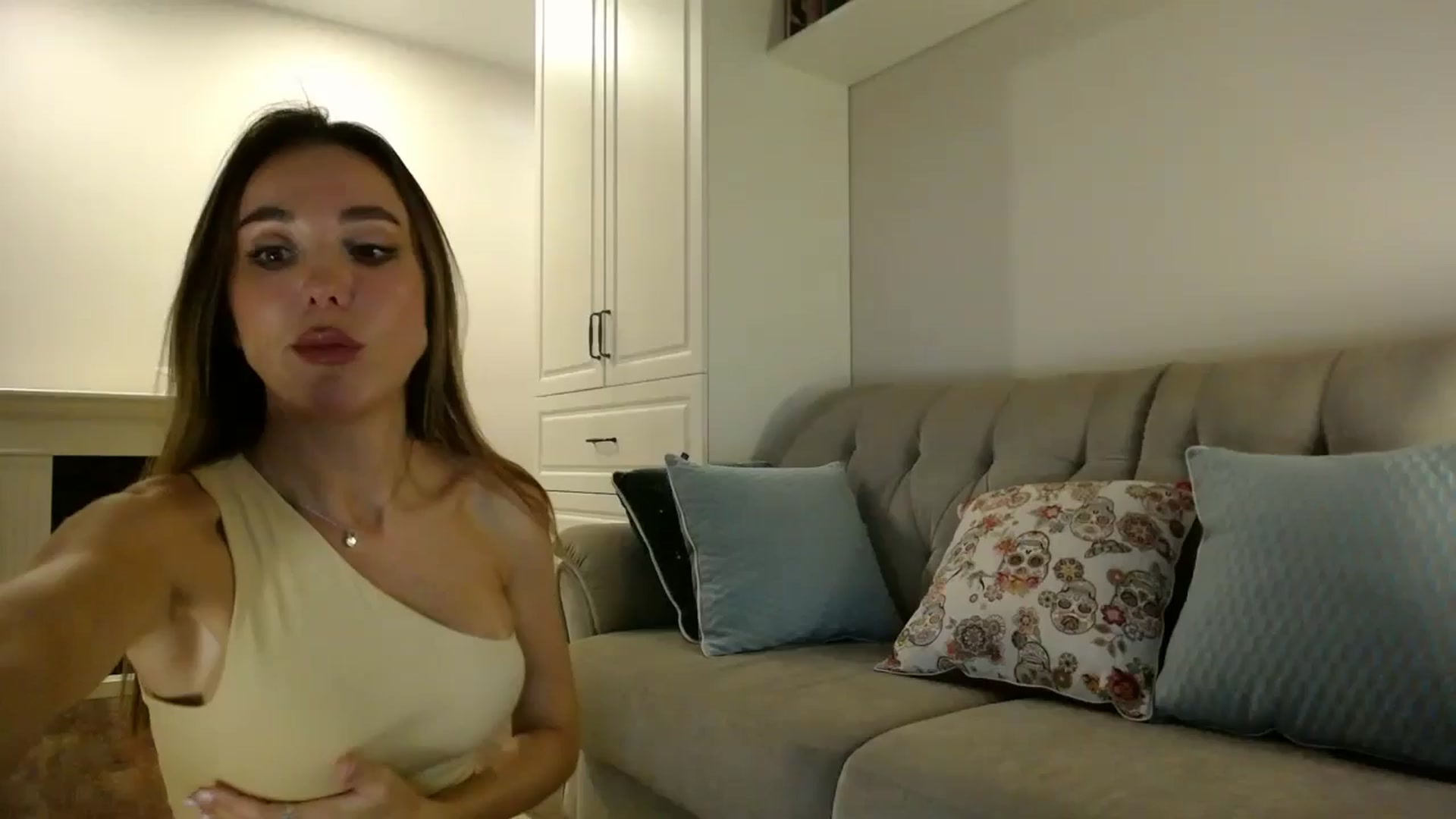 Gallery image thumbnail from Elysewine's myfreecams stream on, 09/08/2024, 05:52 image 17 of 20
