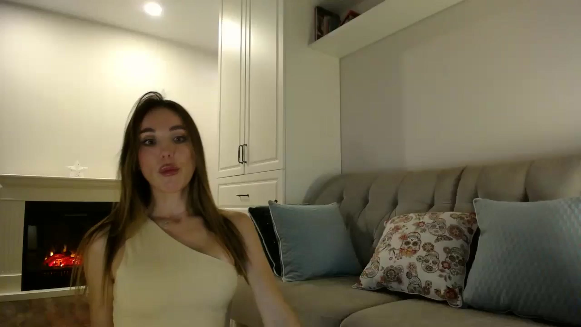 Gallery image thumbnail from Elysewine's myfreecams stream on, 09/08/2024, 05:52 image 18 of 20