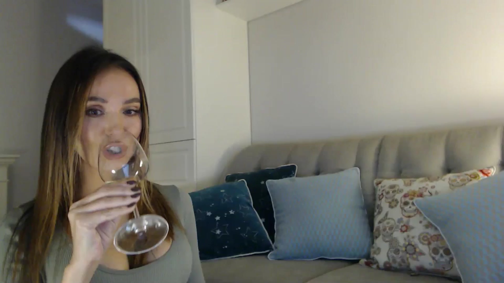 Gallery image thumbnail from Elysewine's myfreecams stream on, 09/21/2024, 07:11 image 16 of 20