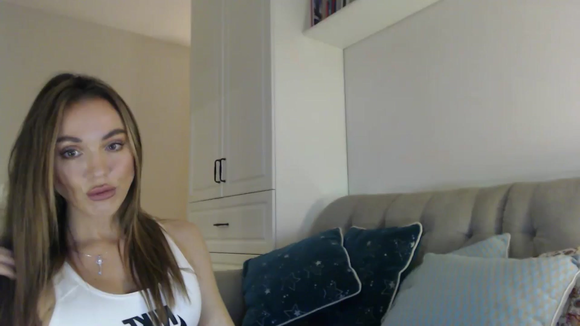 Gallery image thumbnail from Elysewine's myfreecams stream on, 10/20/2024, 05:54 image 10 of 20