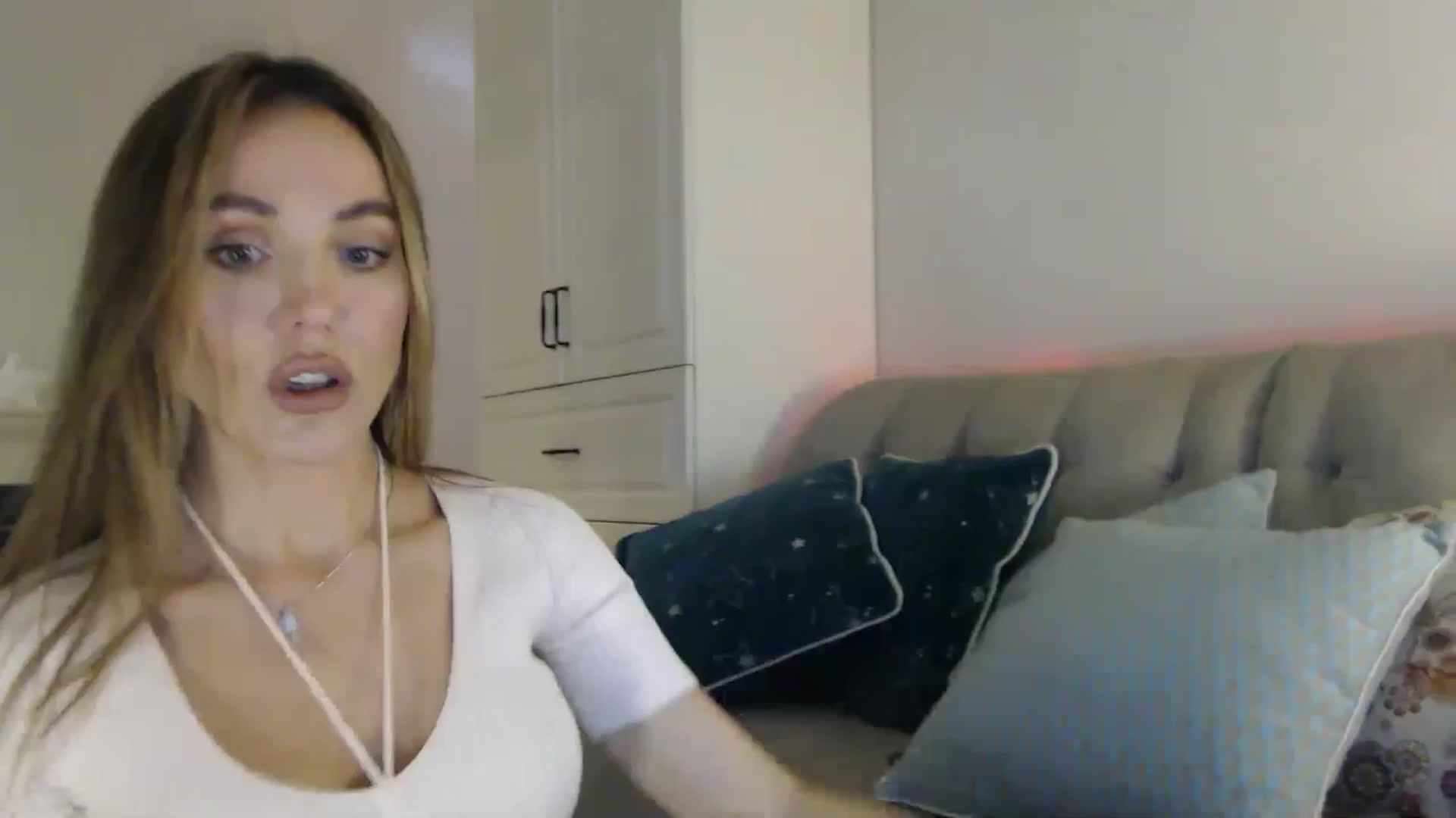 Gallery image thumbnail from Elysewine's myfreecams stream on, 10/20/2024, 05:54 image 2 of 20