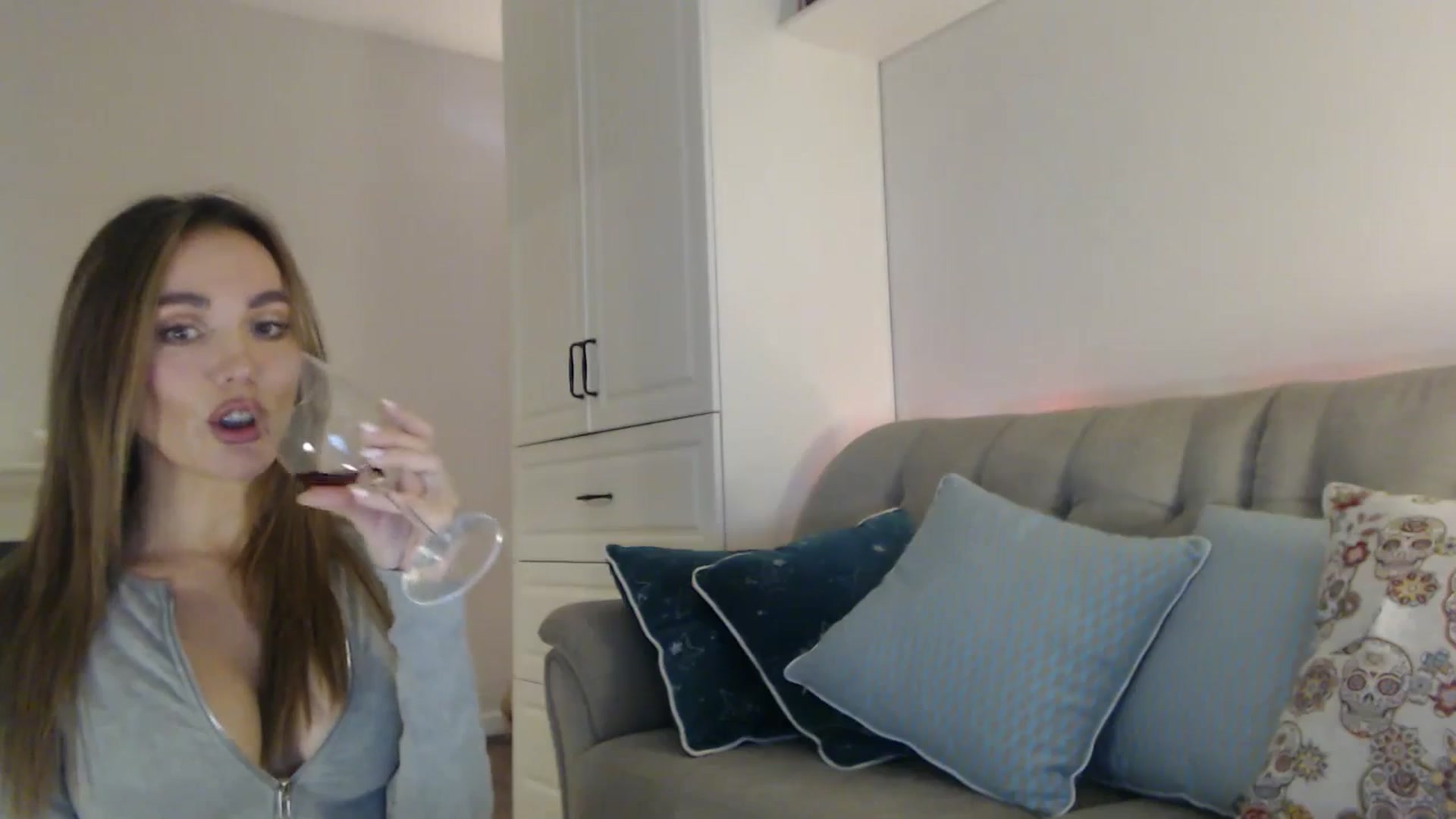 Gallery image thumbnail from Elysewine's myfreecams stream on, 10/26/2024, 06:58 image 13 of 20