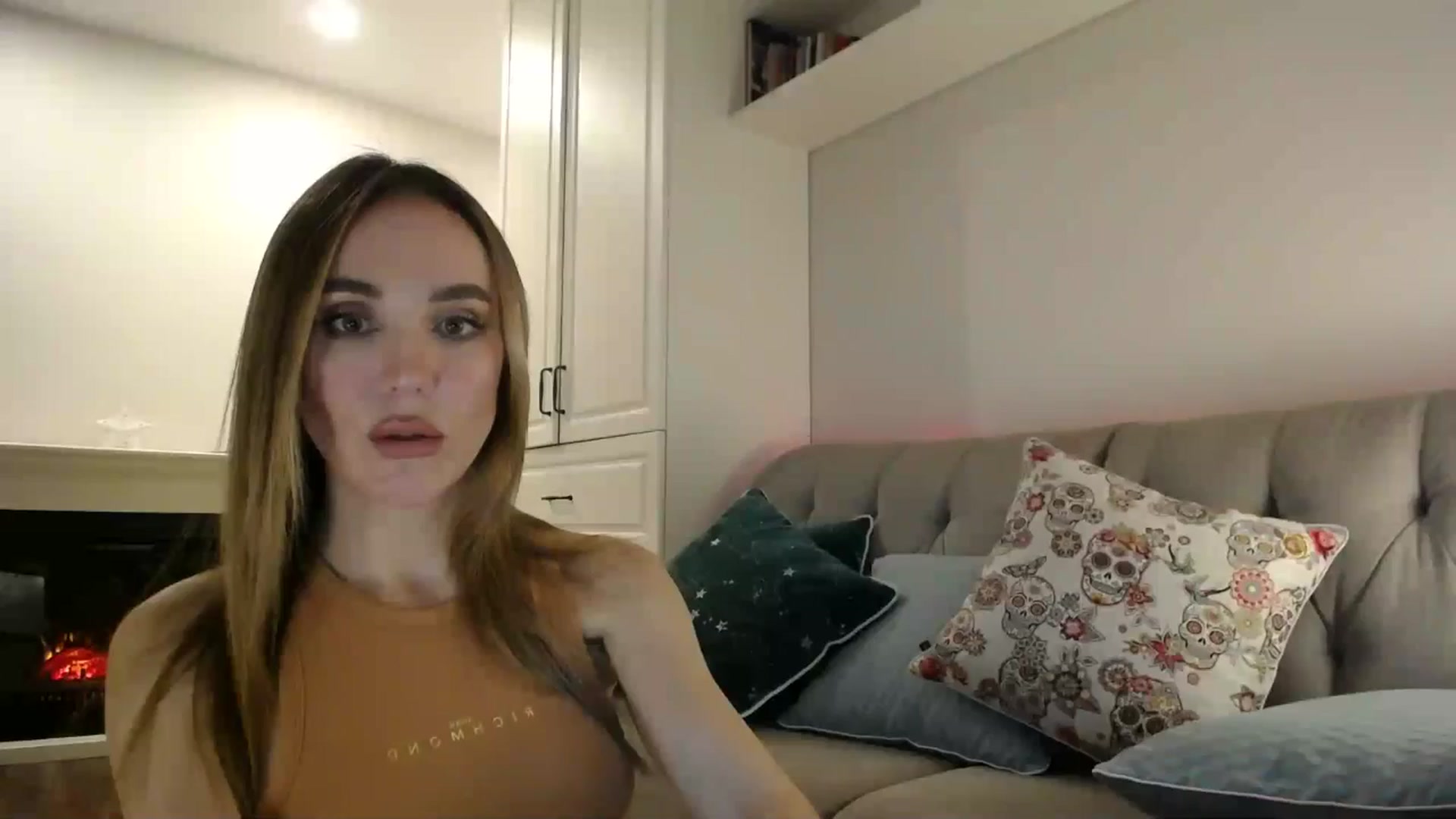 Gallery image thumbnail from Elysewine's myfreecams stream on, 11/16/2024, 07:00 image 2 of 20