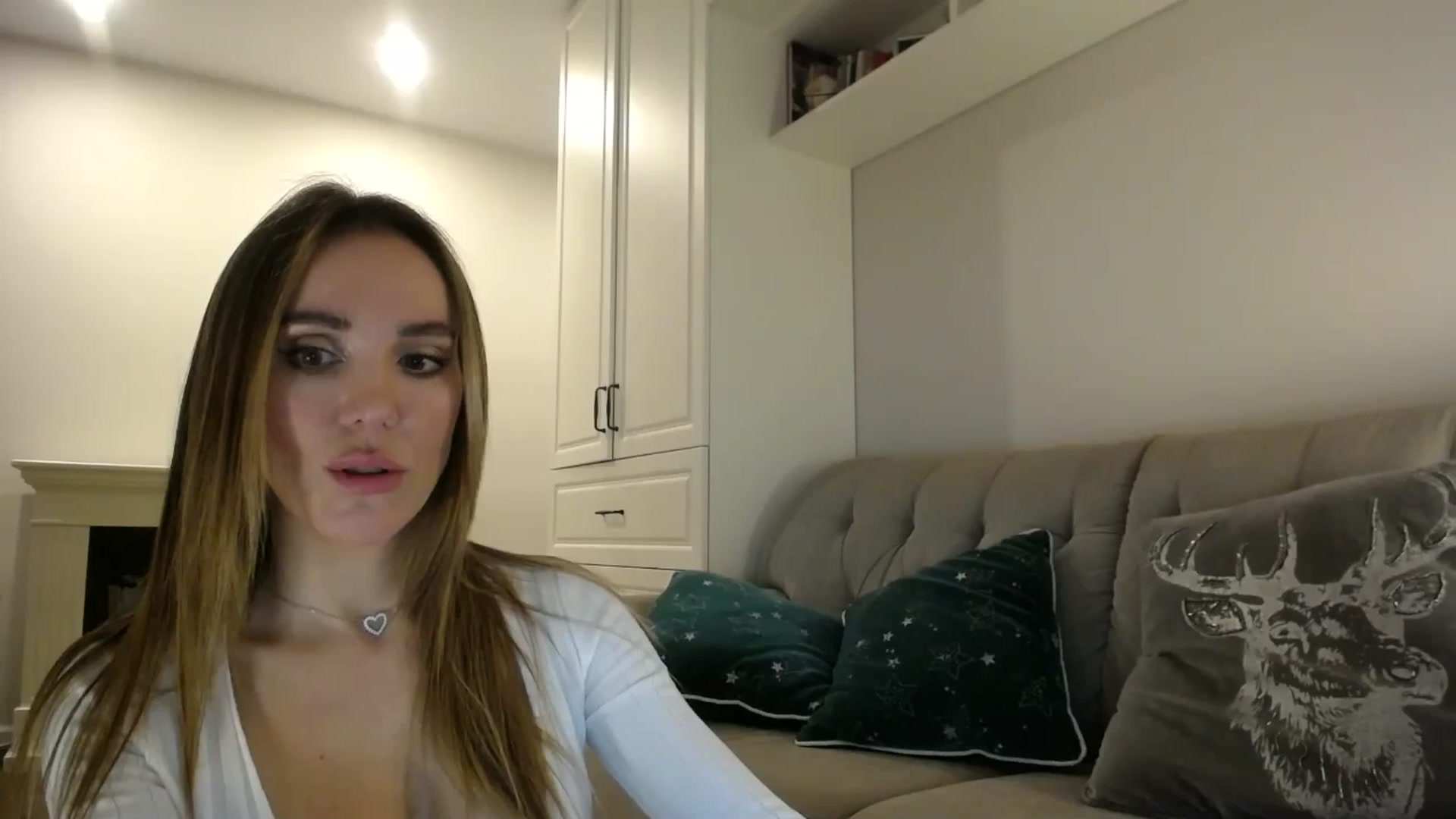 Gallery image thumbnail from Elysewine's myfreecams stream on, 11/30/2024, 07:36 image 5 of 20