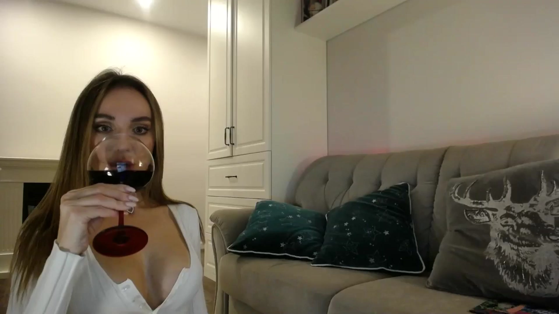 Gallery image thumbnail from Elysewine's myfreecams stream on, 11/30/2024, 07:36 image 8 of 20