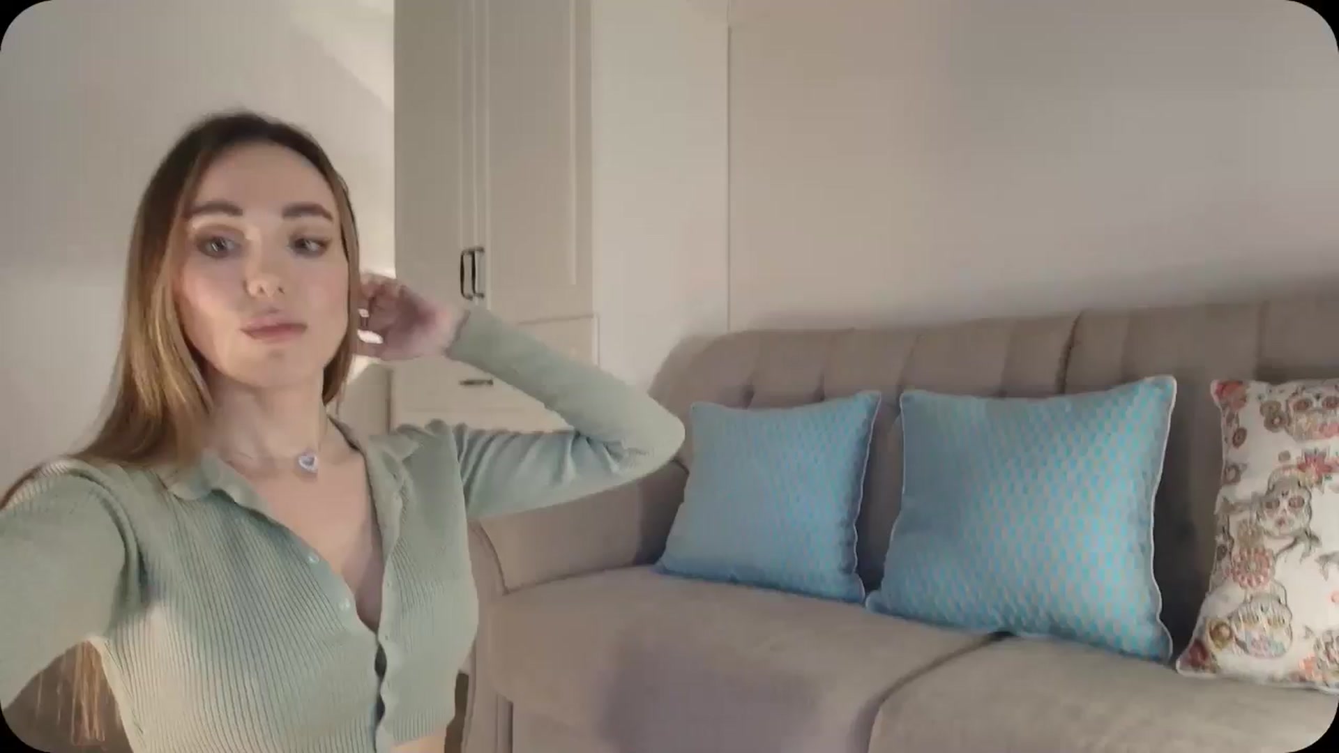 Gallery image thumbnail from Elysewine's myfreecams stream on, 02/02/2025, 06:11 image 1 of 20