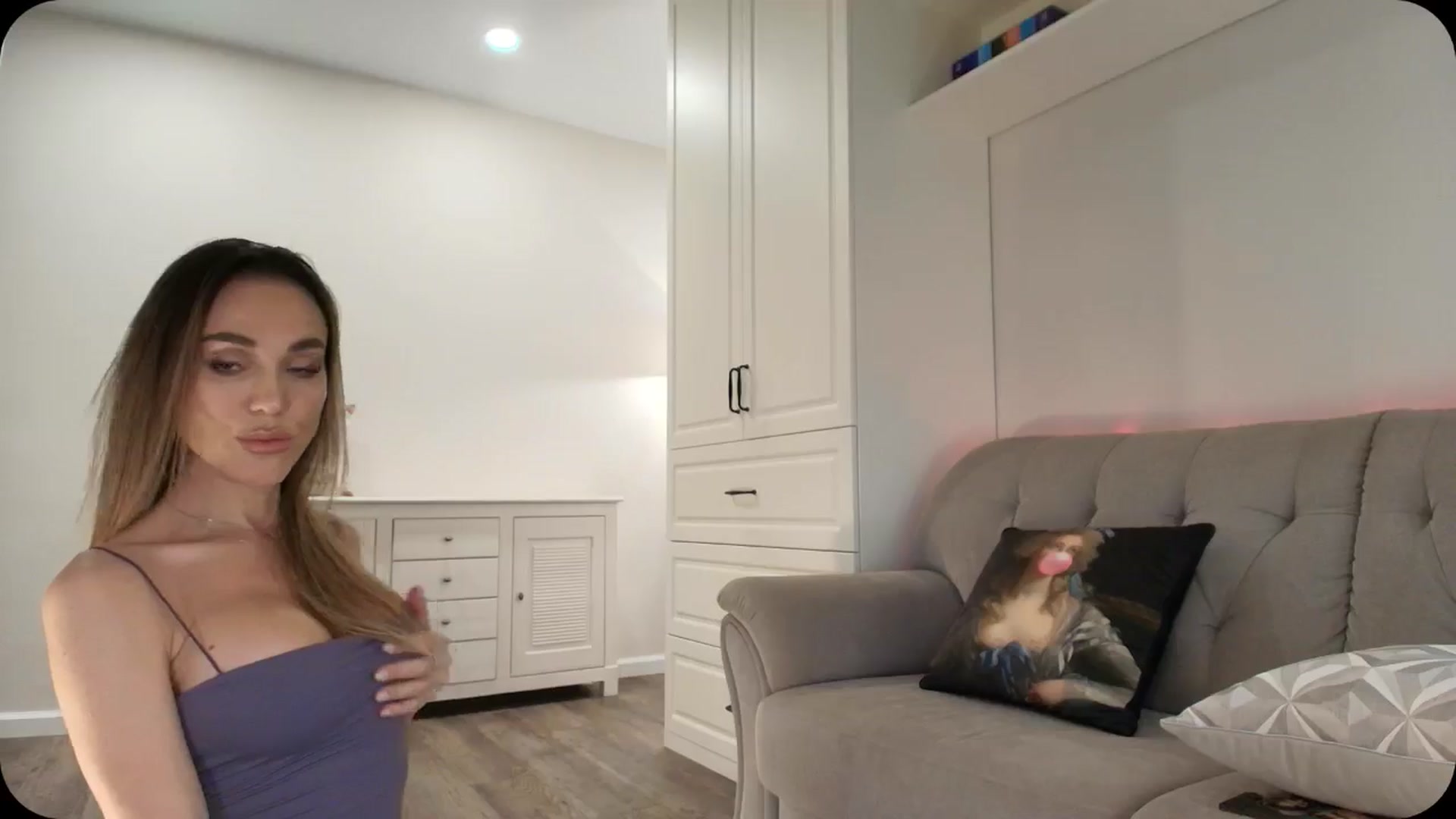 Gallery image thumbnail from Elysewine's myfreecams stream on, 03/29/2025, 06:04 image 19 of 20