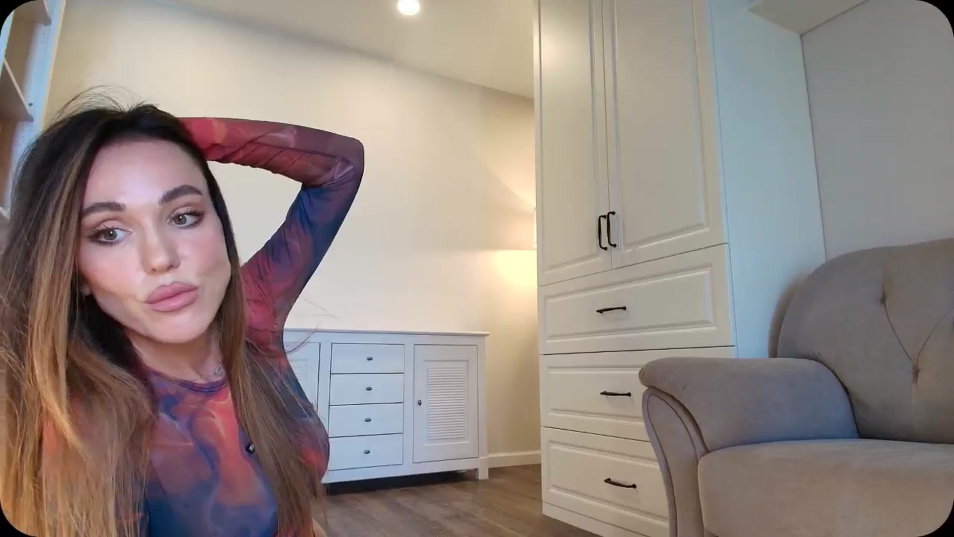Gallery image thumbnail from Elysewine's myfreecams stream on, 04/06/2025, 05:47 image 5 of 20