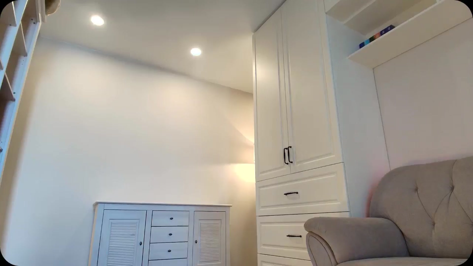 Gallery image thumbnail from Elysewine's myfreecams stream on, 04/06/2025, 05:47 image 15 of 20