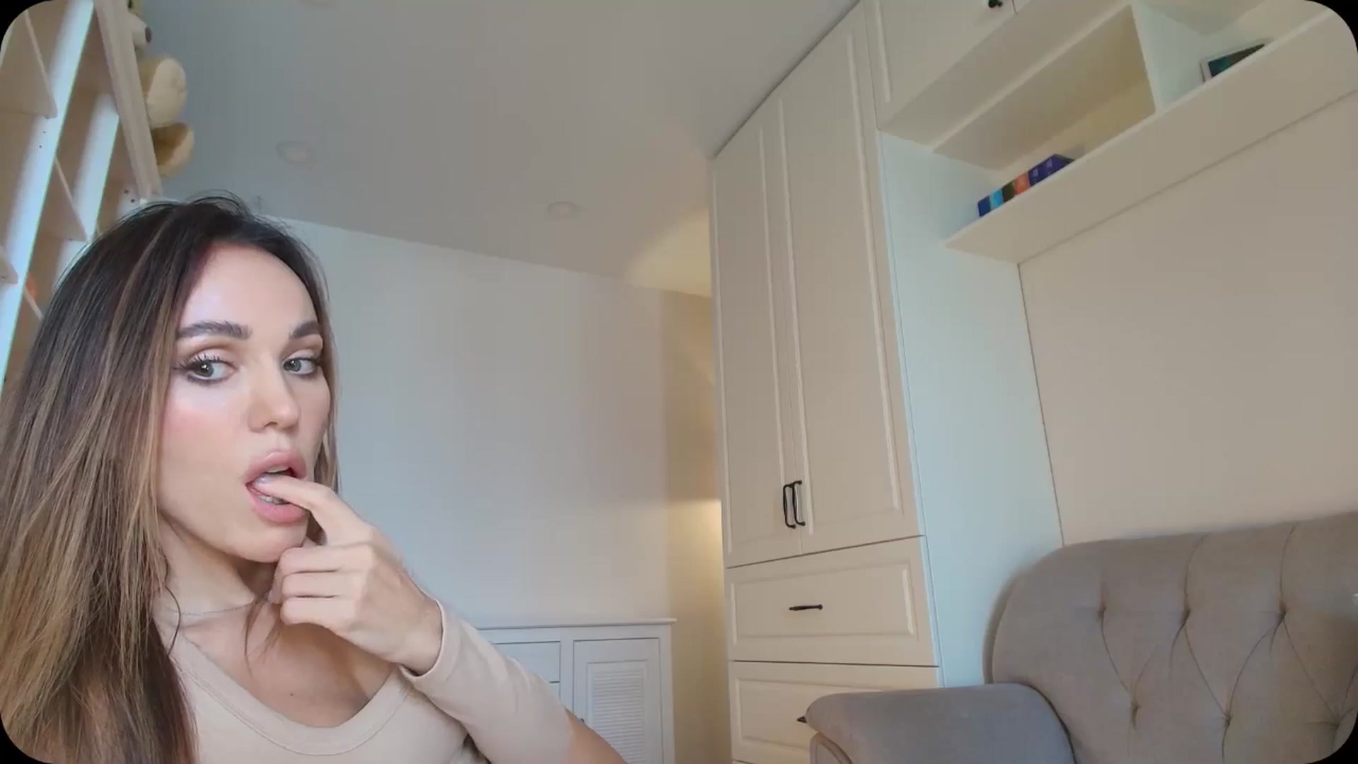 Gallery image thumbnail from Elysewine's myfreecams stream on, 04/19/2025, 05:56 image 10 of 20