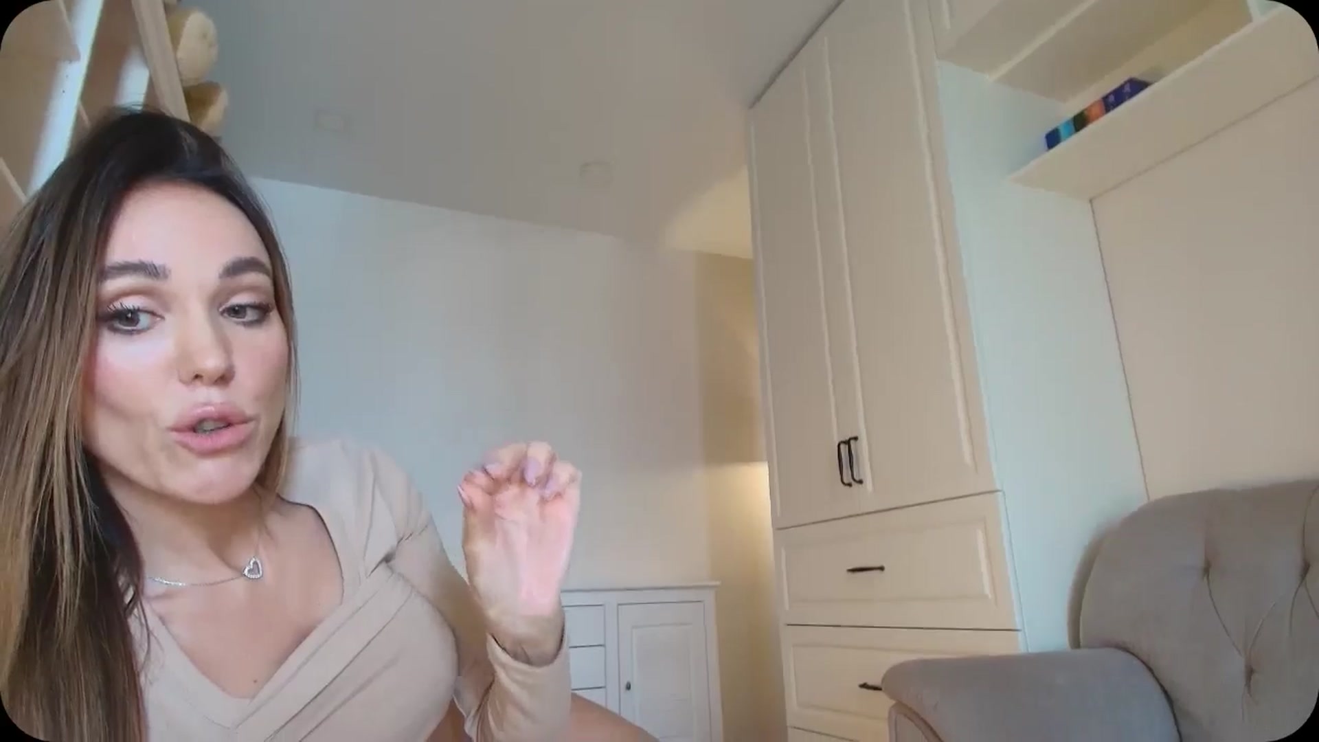 Gallery image thumbnail from Elysewine's myfreecams stream on, 04/19/2025, 05:56 image 17 of 20