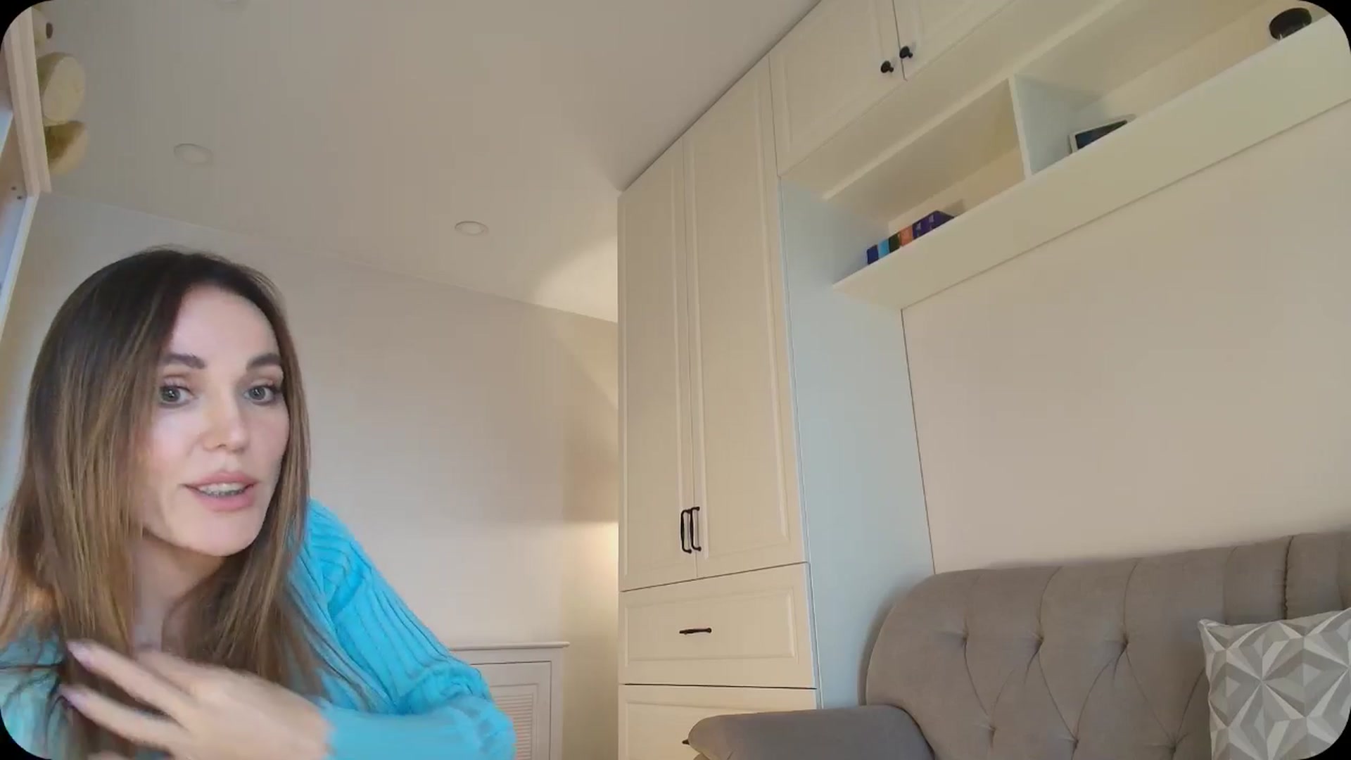 Gallery image thumbnail from Elysewine's myfreecams stream on, 04/20/2025, 05:42 image 15 of 20