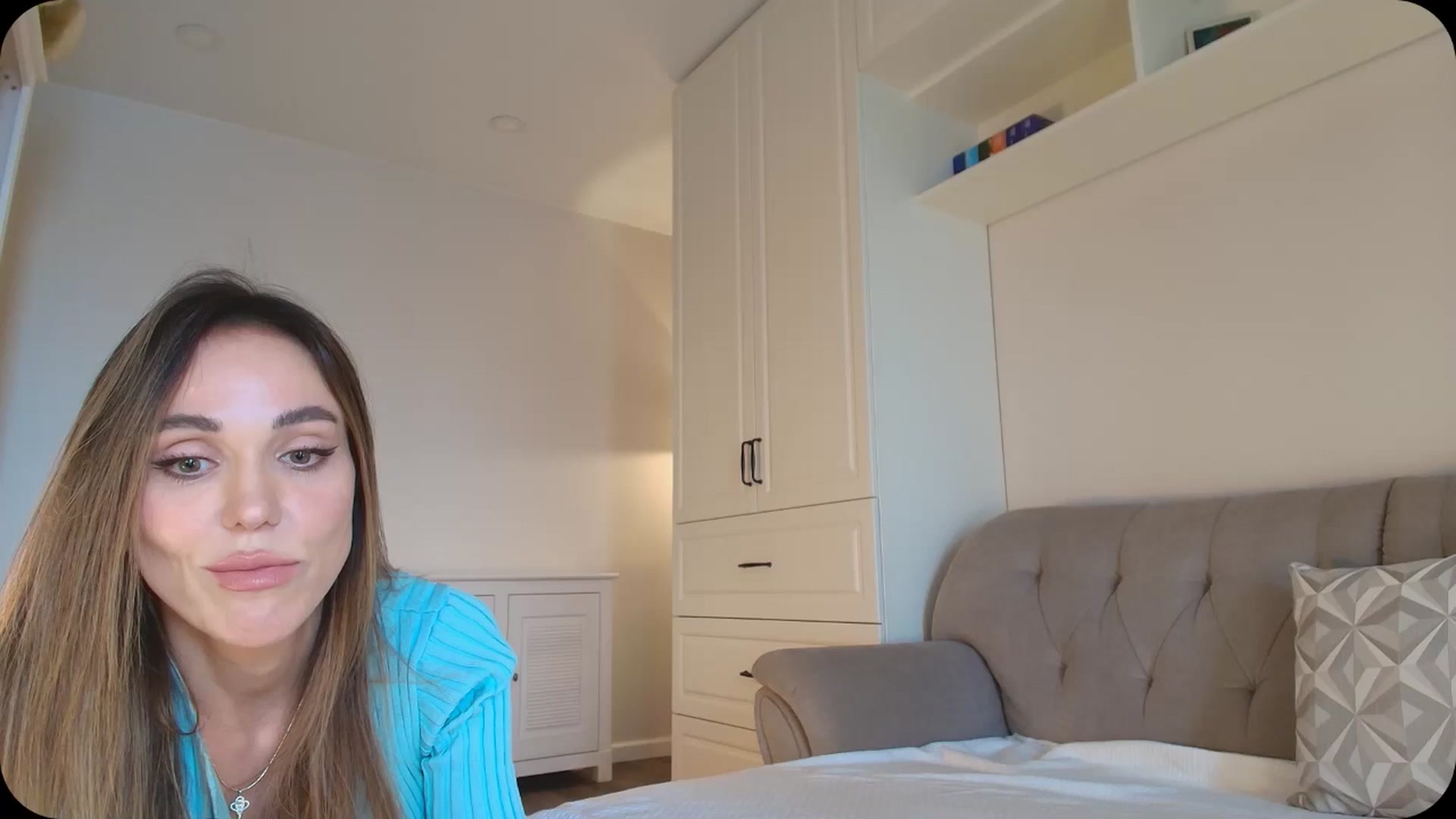 Gallery image thumbnail from Elysewine's myfreecams stream on, 04/20/2025, 06:24 image 10 of 20