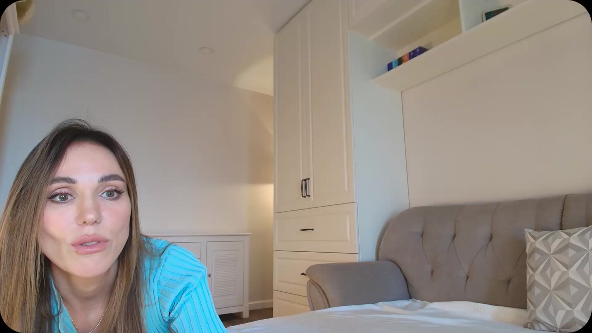 Gallery image thumbnail from Elysewine's myfreecams stream on, 04/20/2025, 06:24 image 12 of 20