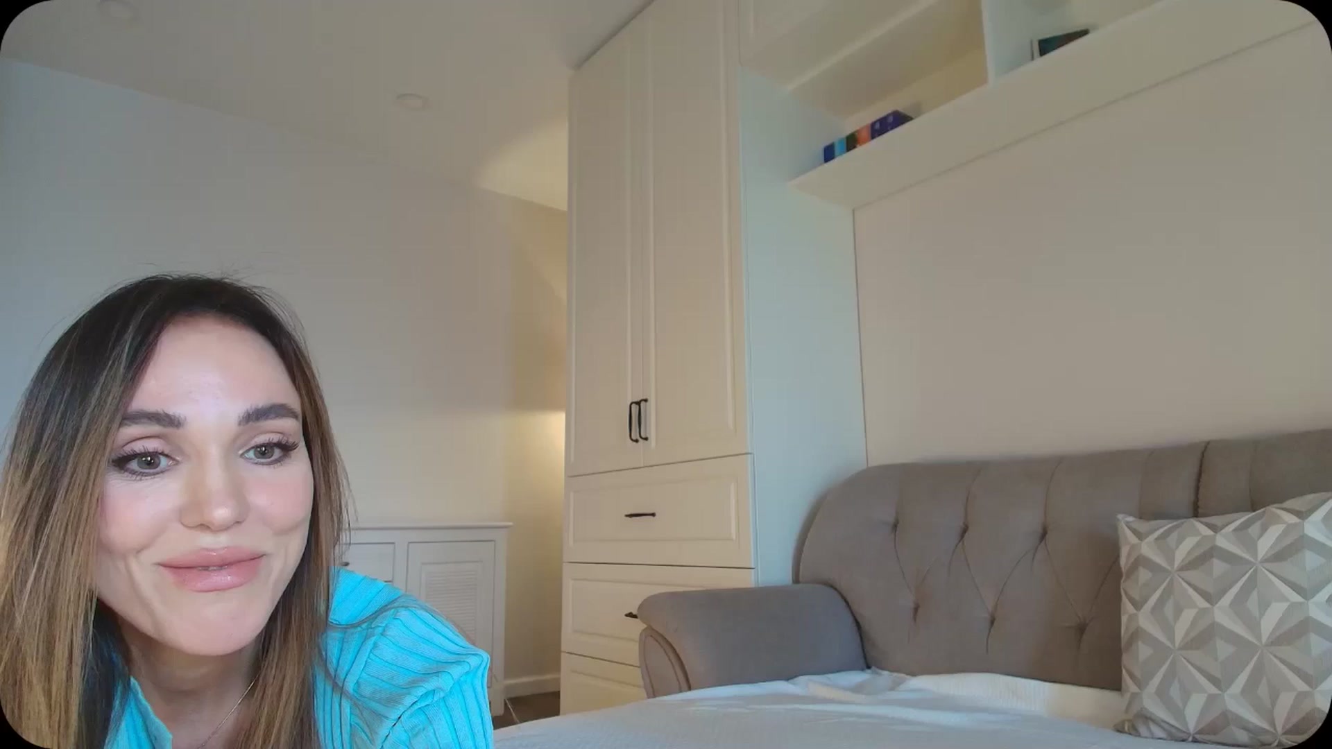 Gallery image thumbnail from Elysewine's myfreecams stream on, 04/20/2025, 06:24 image 17 of 20