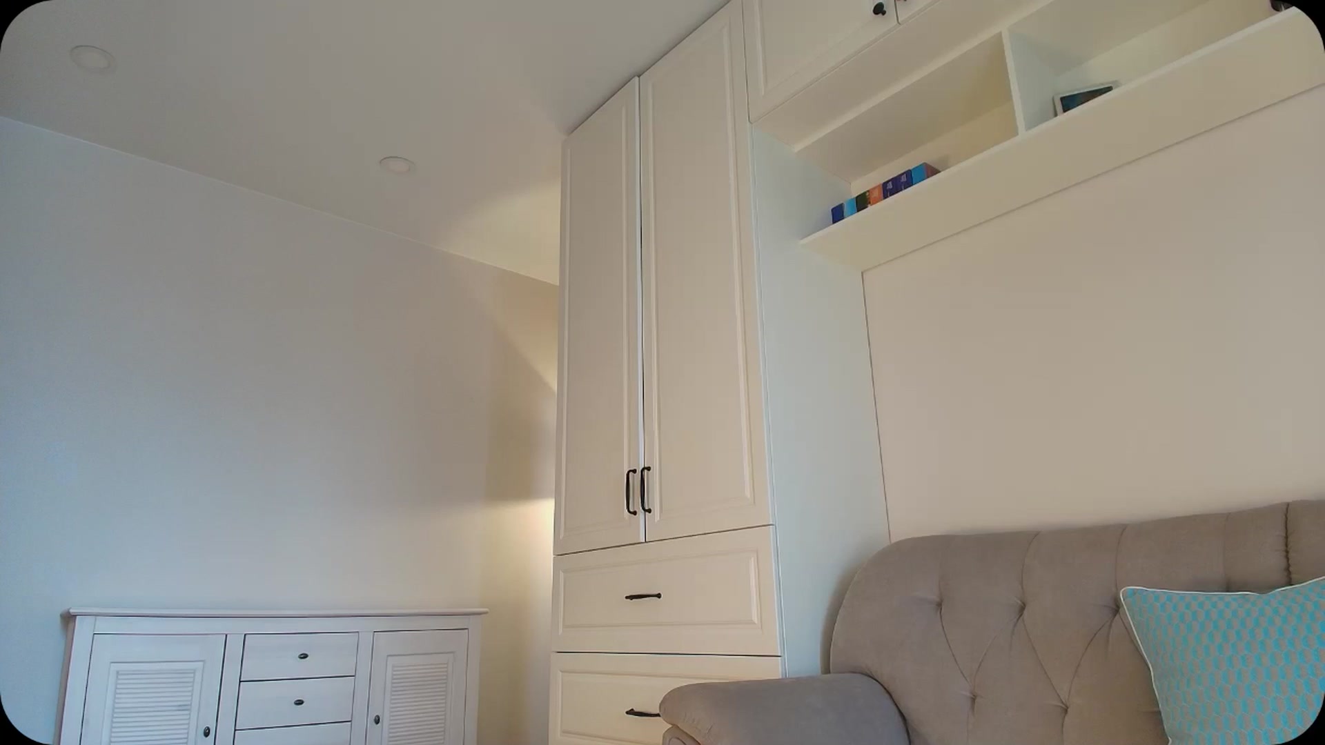 Gallery image thumbnail from Elysewine's myfreecams stream on, 04/27/2025, 05:48 image 15 of 20