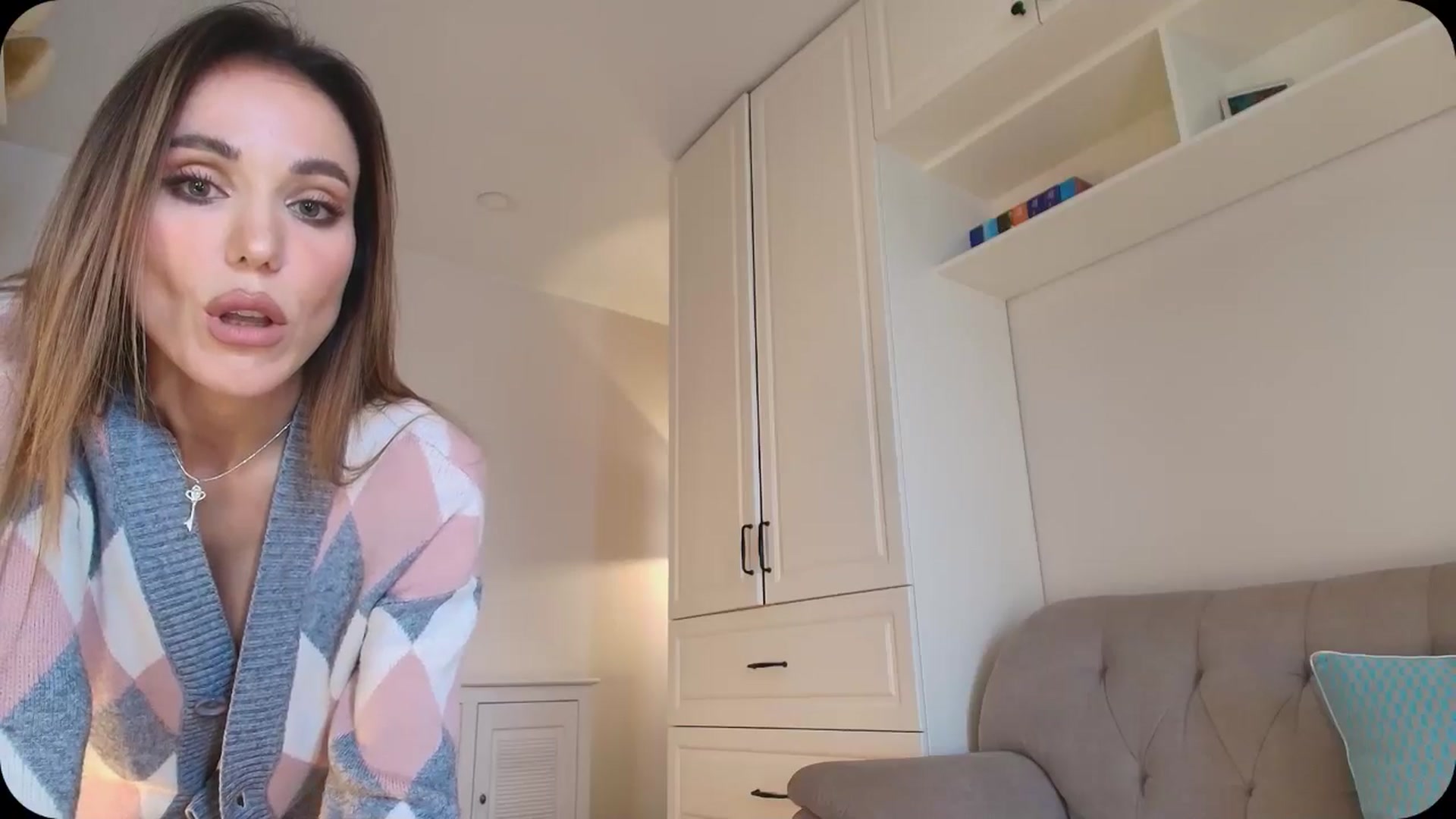 Gallery image thumbnail from Elysewine's myfreecams stream on, 04/27/2025, 05:48 image 10 of 20