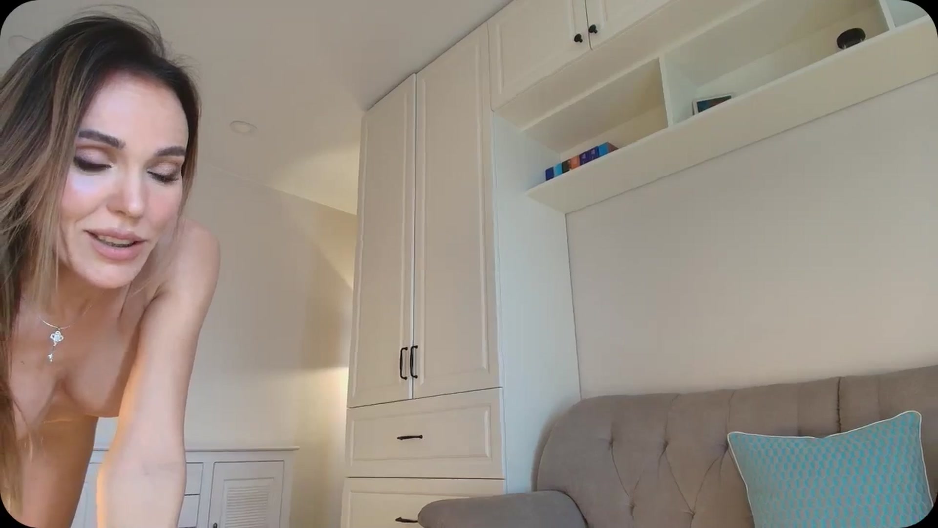 Gallery image thumbnail from Elysewine's myfreecams stream on, 04/27/2025, 05:48 image 19 of 20