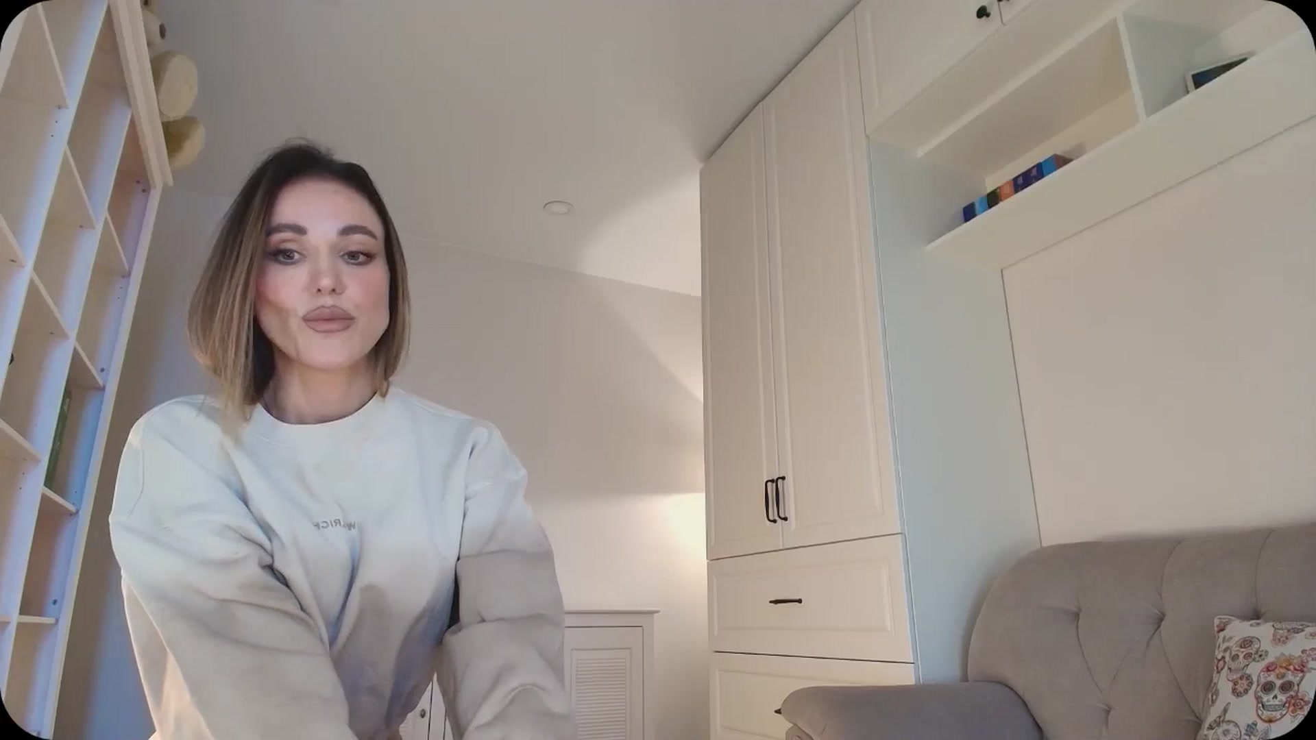 Gallery image thumbnail from Elysewine's myfreecams stream on, 05/02/2025, 04:54 image 18 of 20